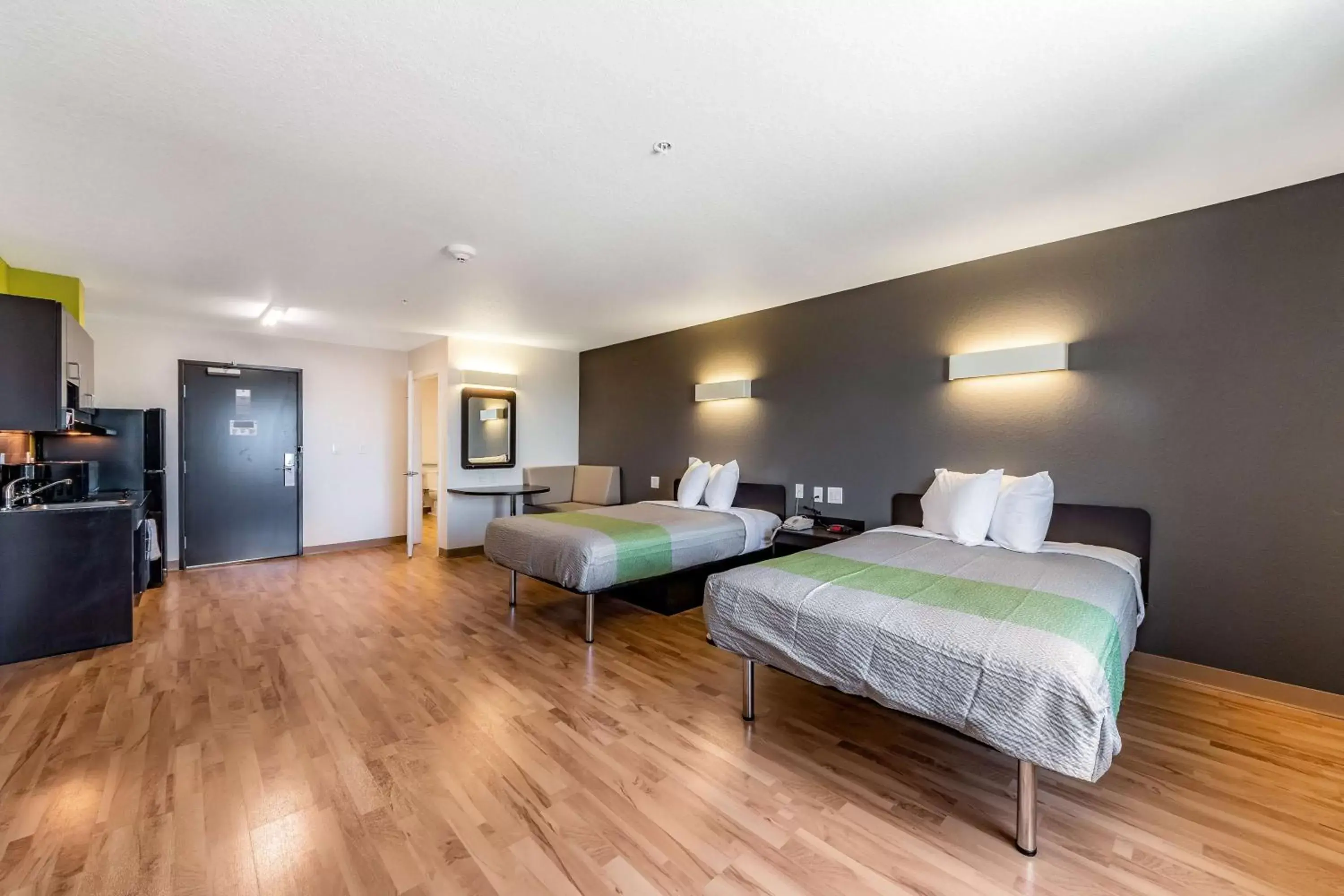 Kitchen or kitchenette, Bed in Studio 6-San Marcos, TX Kitchen or kitchenette, Bed in Studio 6-San Marcos, TX
