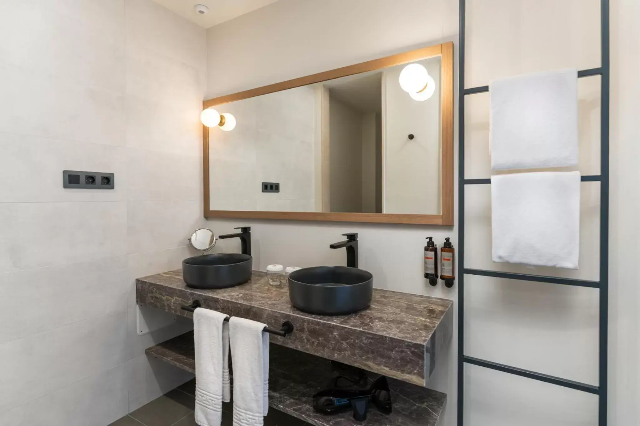 Bathroom in Hotel LIVVO Lumm Bathroom in Hotel LIVVO Lumm