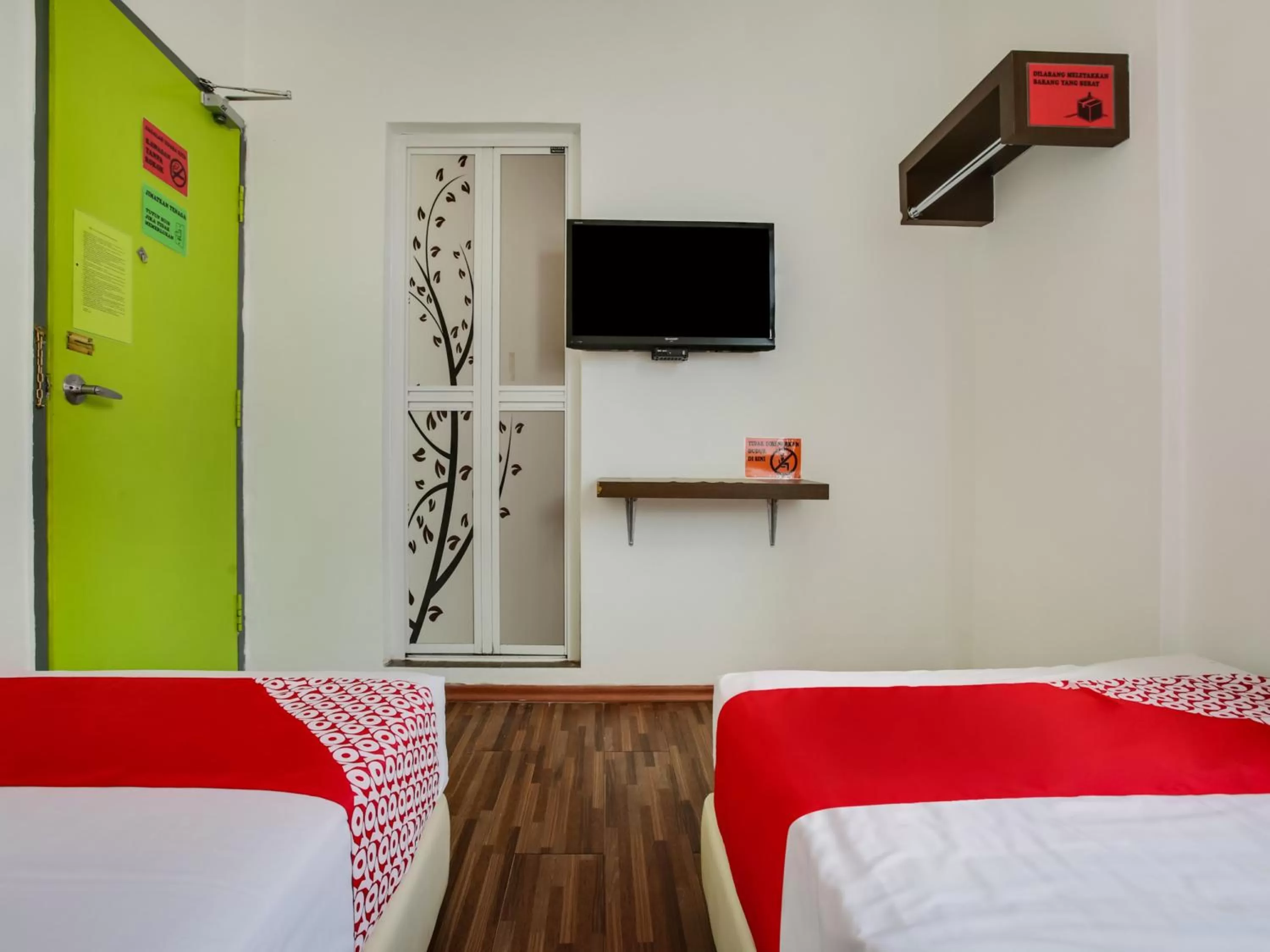 TV and multimedia, TV/Entertainment Center in OYO 89617 Selesa View