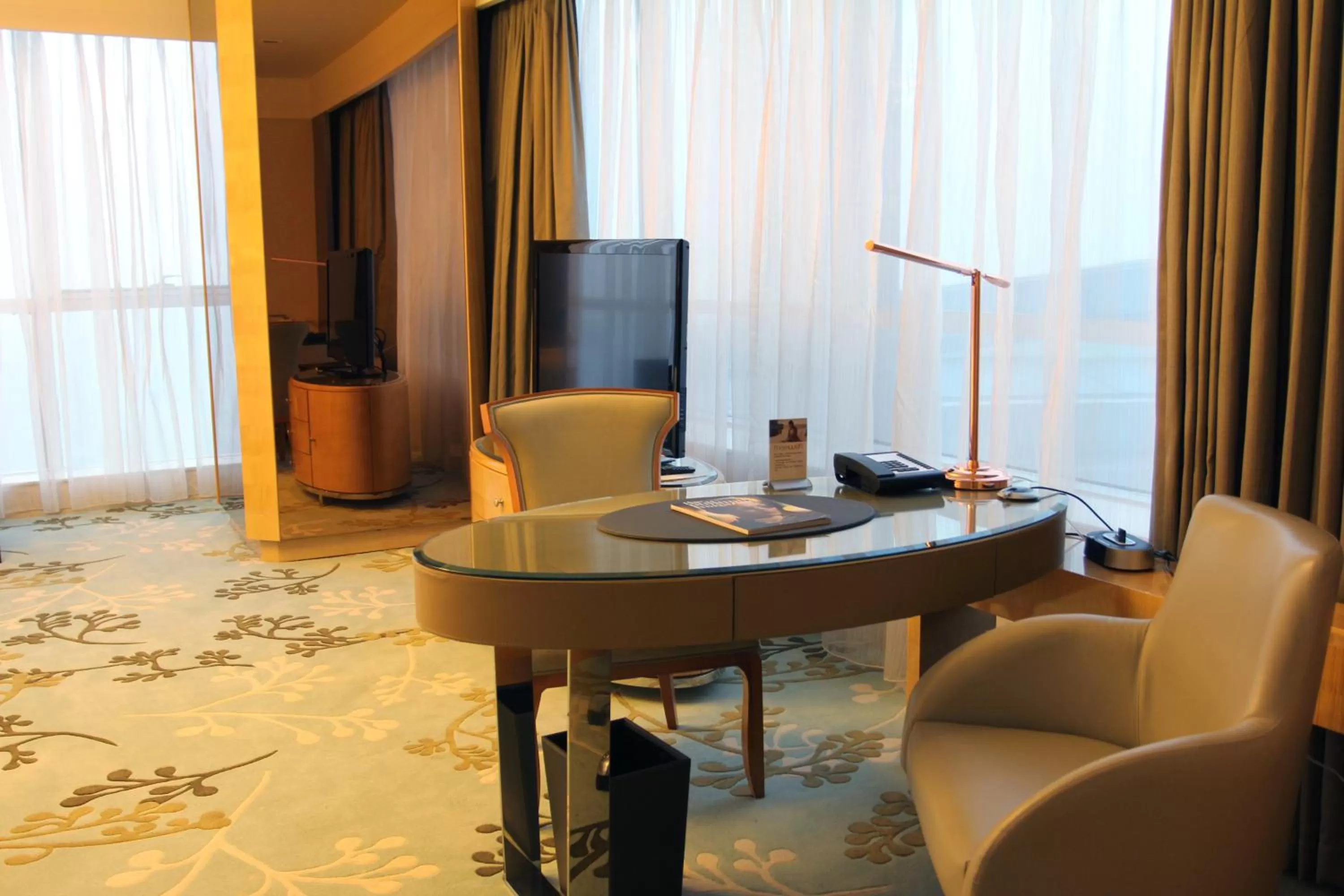 Seating area in Pullman Linyi Lushang