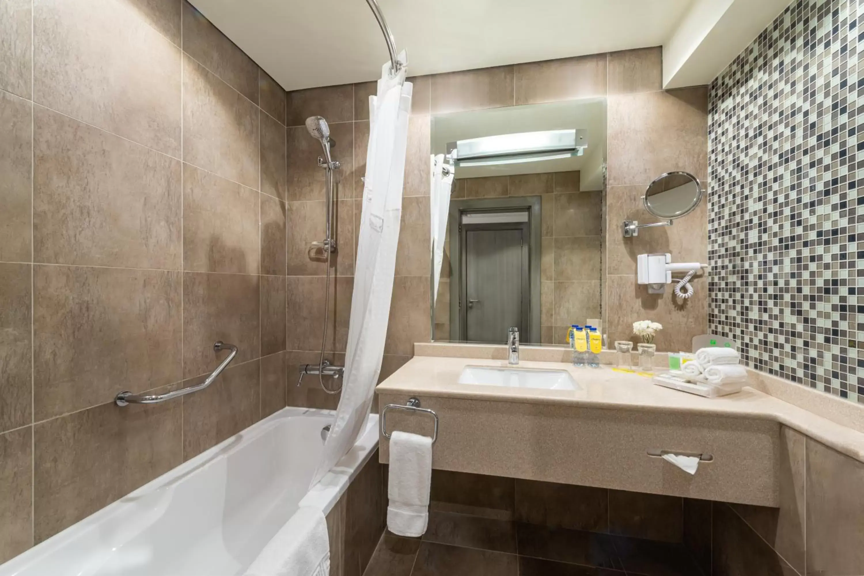 Shower, Bathroom in Holiday Inn Riyadh Al Qasr, an IHG Hotel