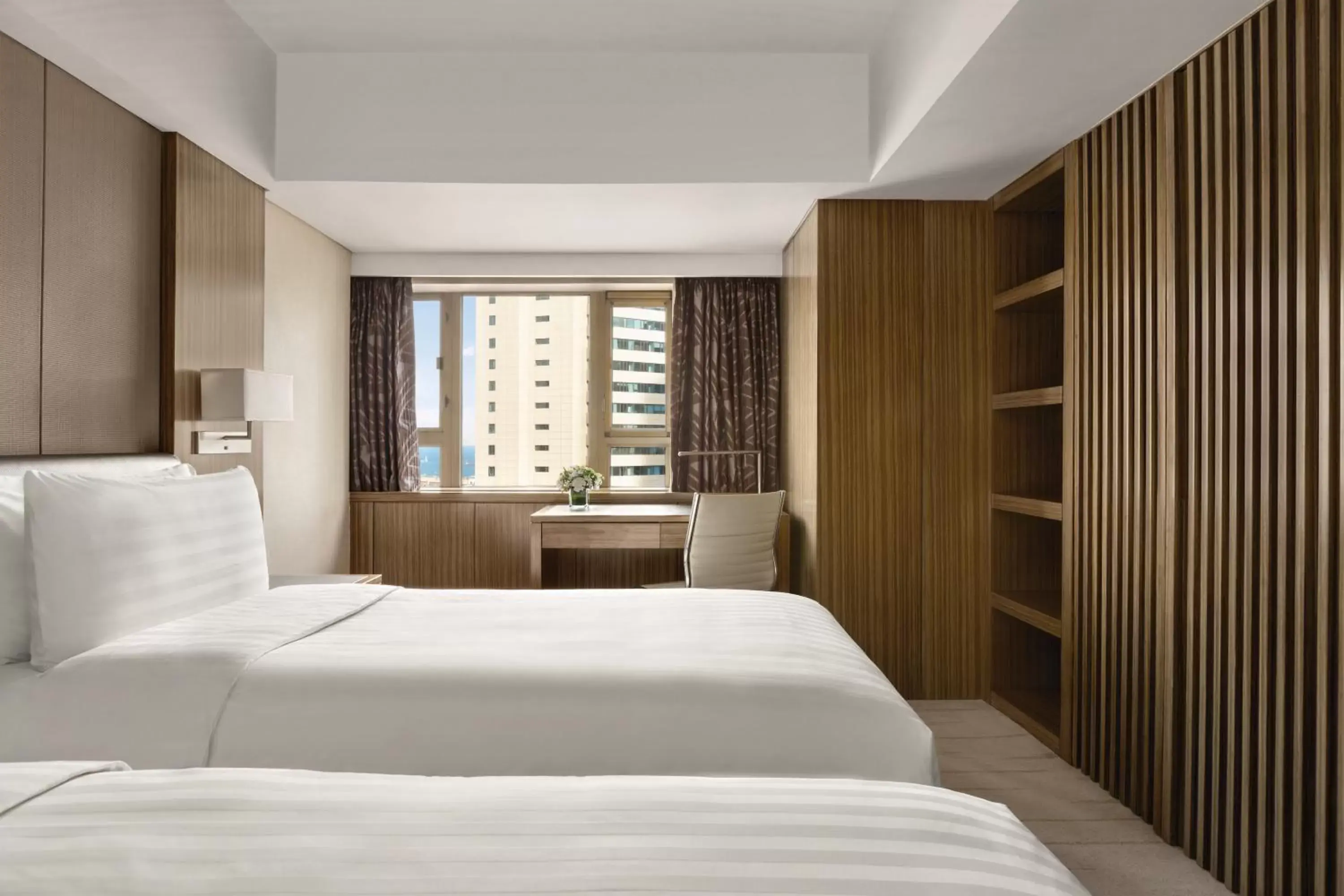 Bedroom, Bed in Shangri-La Dalian Bedroom, Bed in Shangri-La Dalian