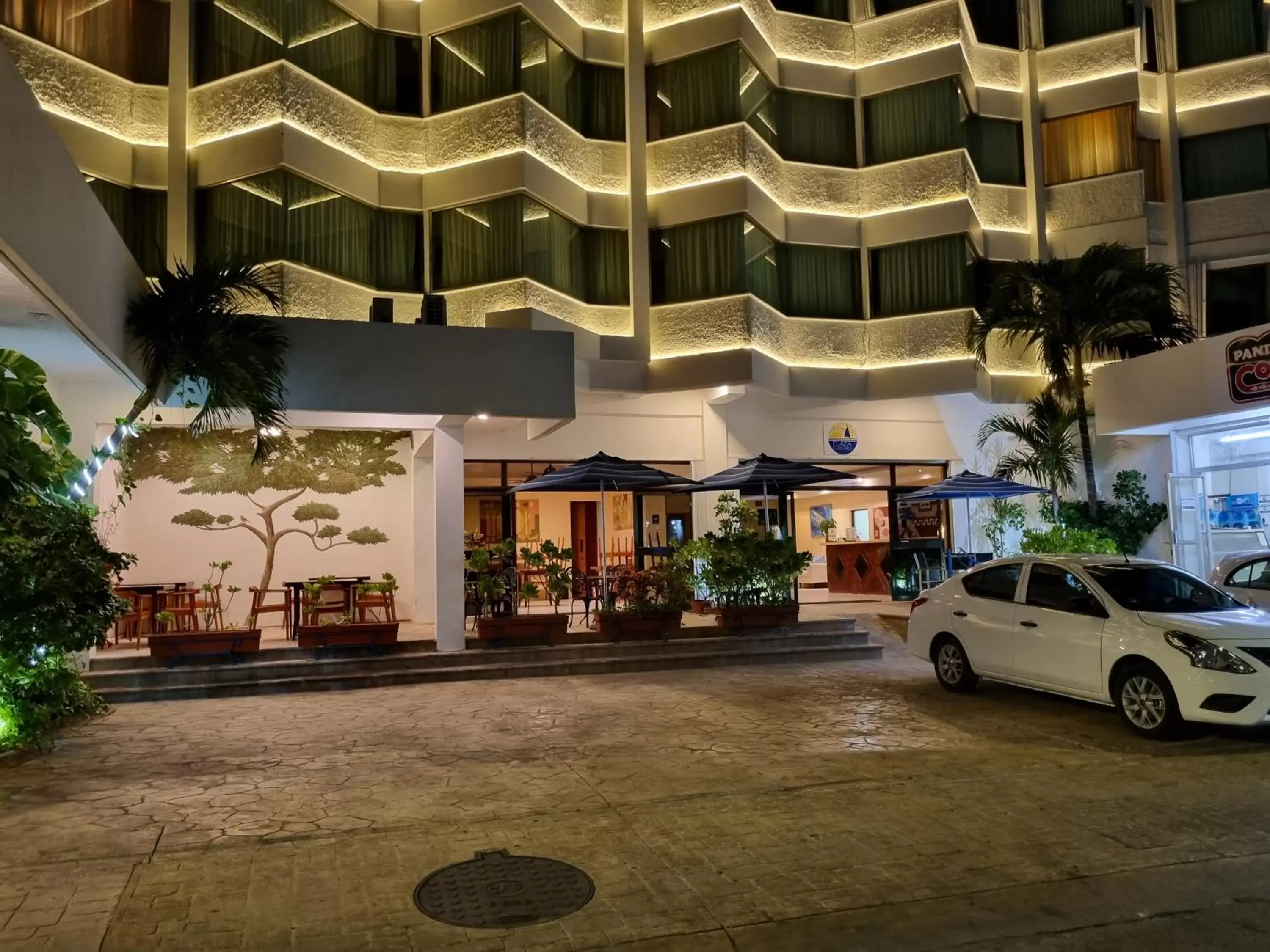 Facade/entrance, Property Building in Hotel Plaza Cozumel