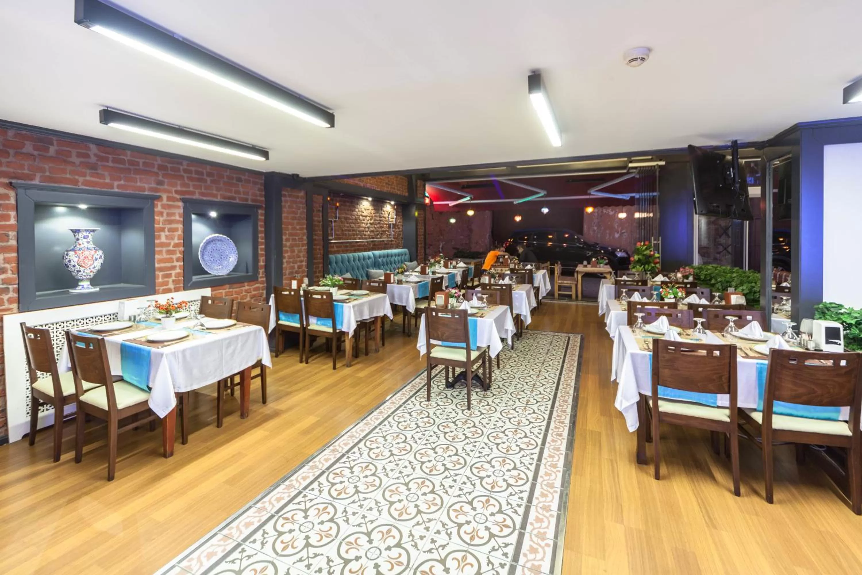 Restaurant/places to eat in Viva Deluxe Hotel