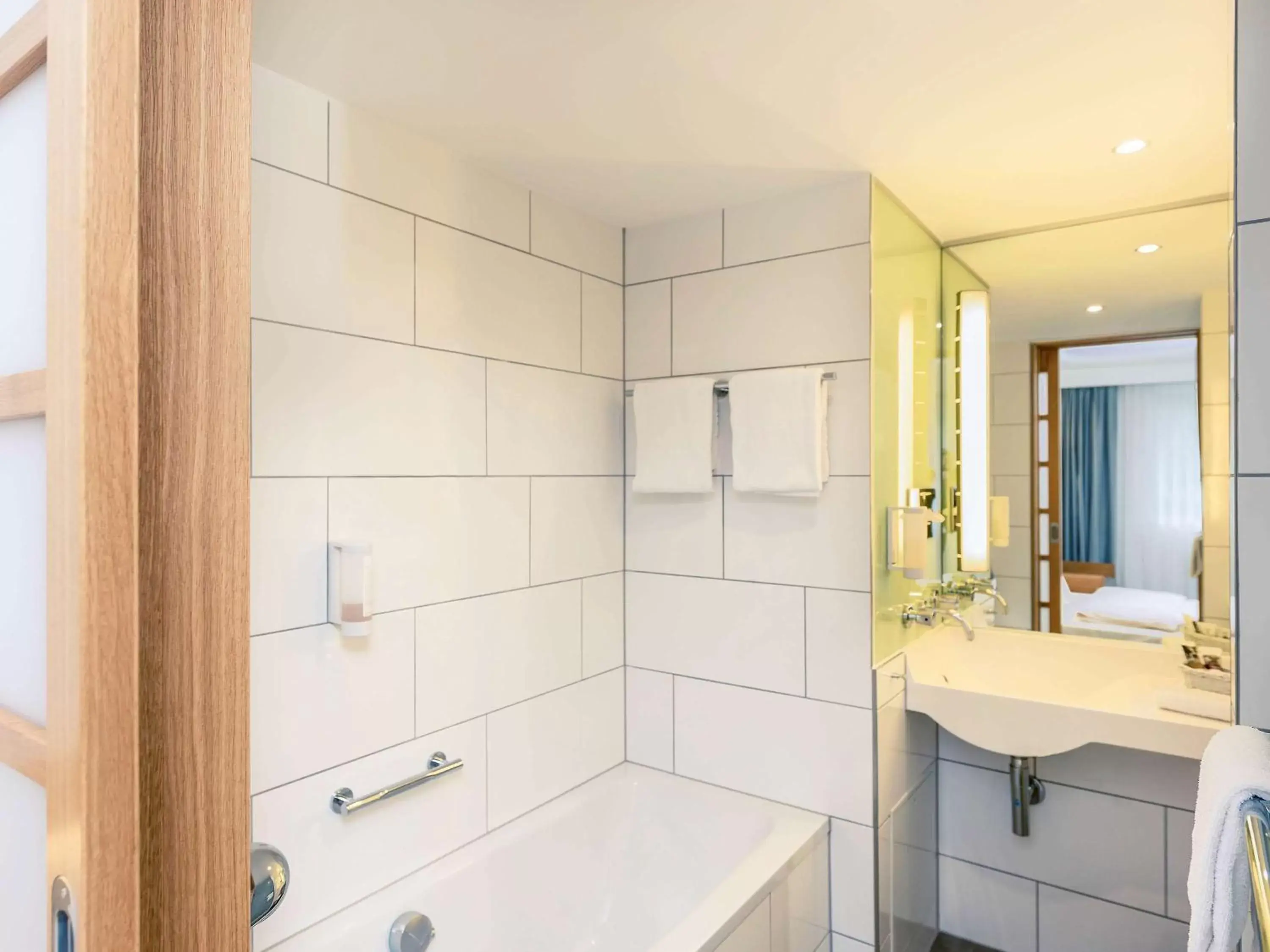 Photo of the whole room, Bathroom in Mercure Hotel Saarbrücken Süd