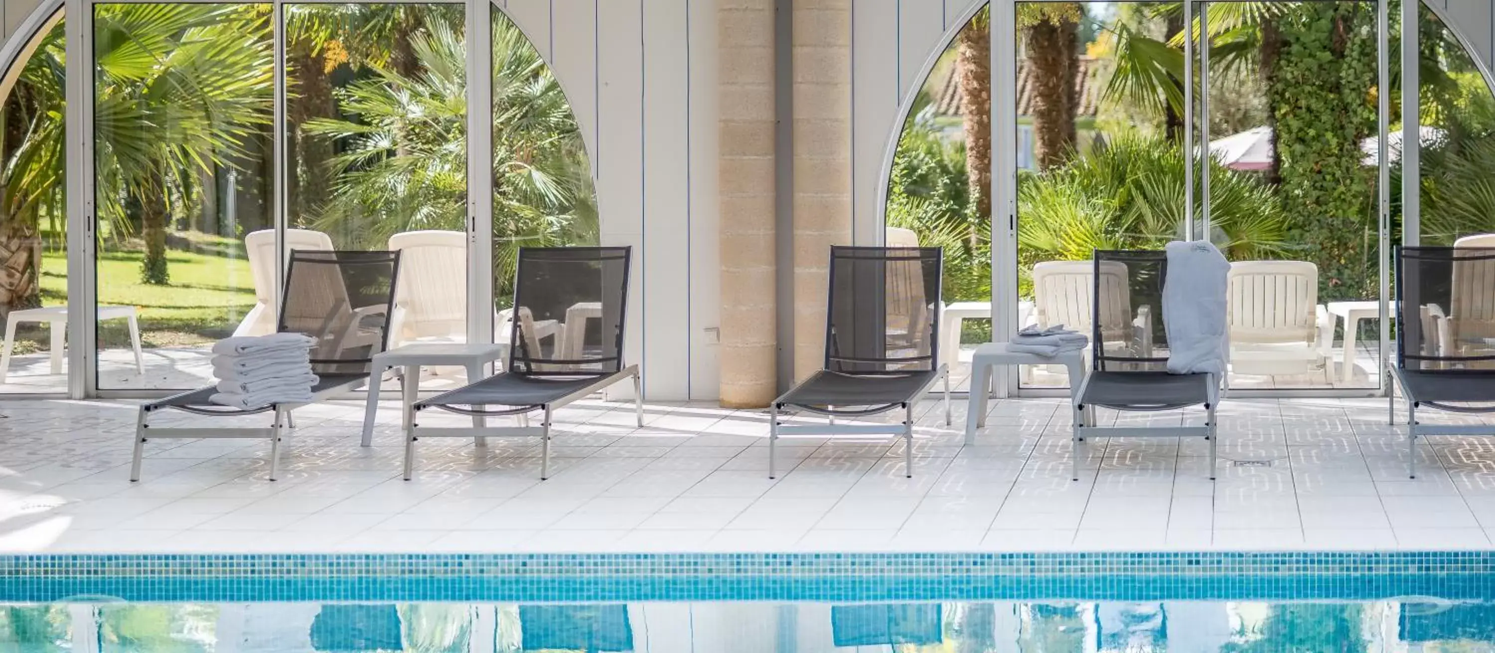 Swimming Pool in Logis Domaine de Fompeyre