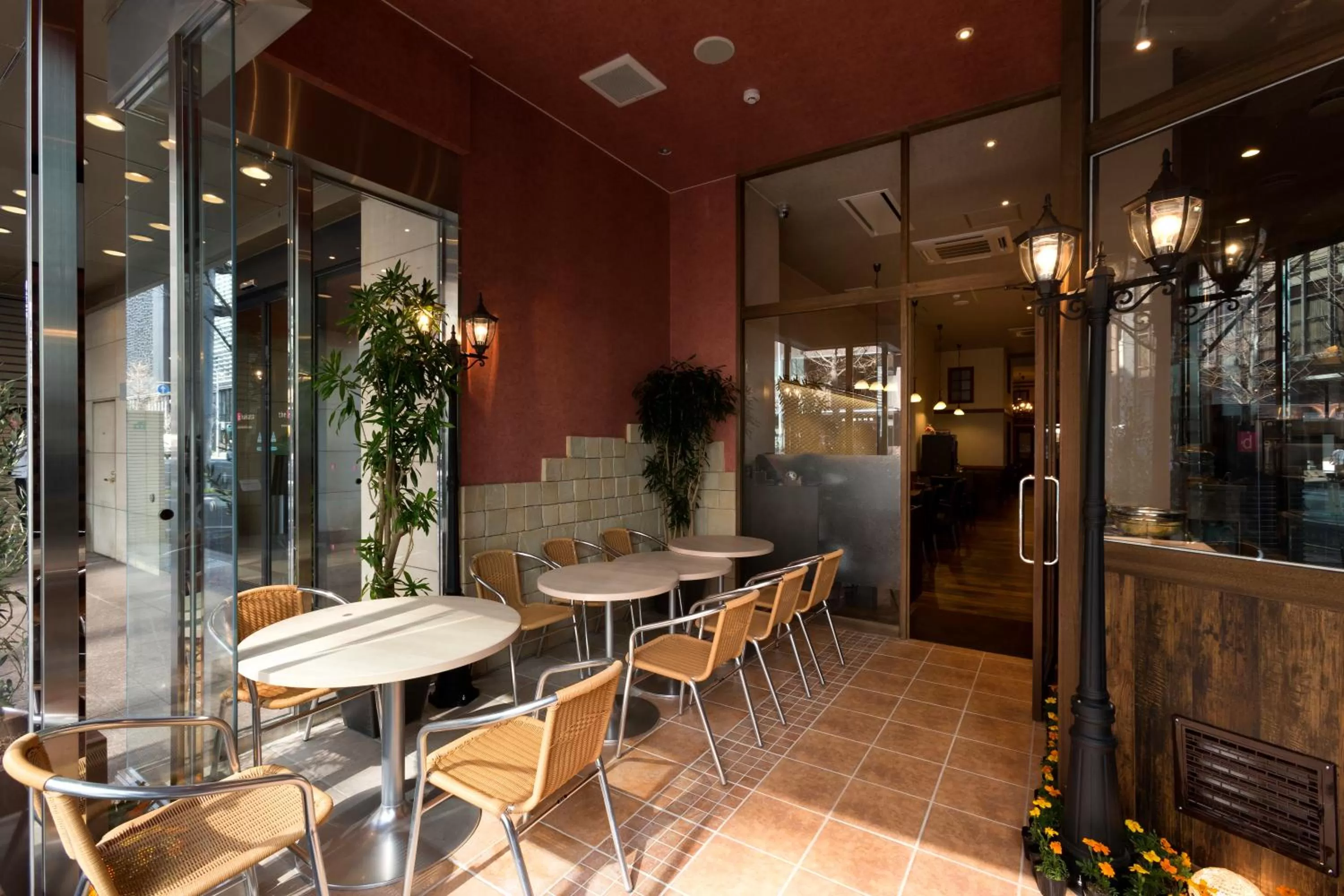 Restaurant/places to eat in the b hakata