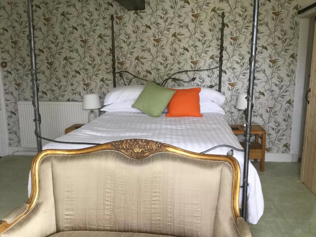 Bed in The Burrows Bed and Breakfast