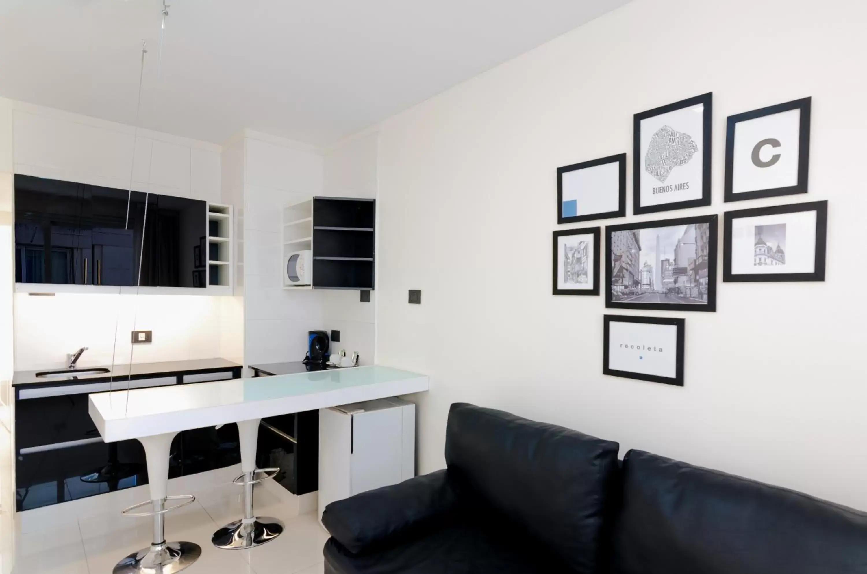 Bedroom, Kitchen/Kitchenette in Cyan Recoleta Hotel