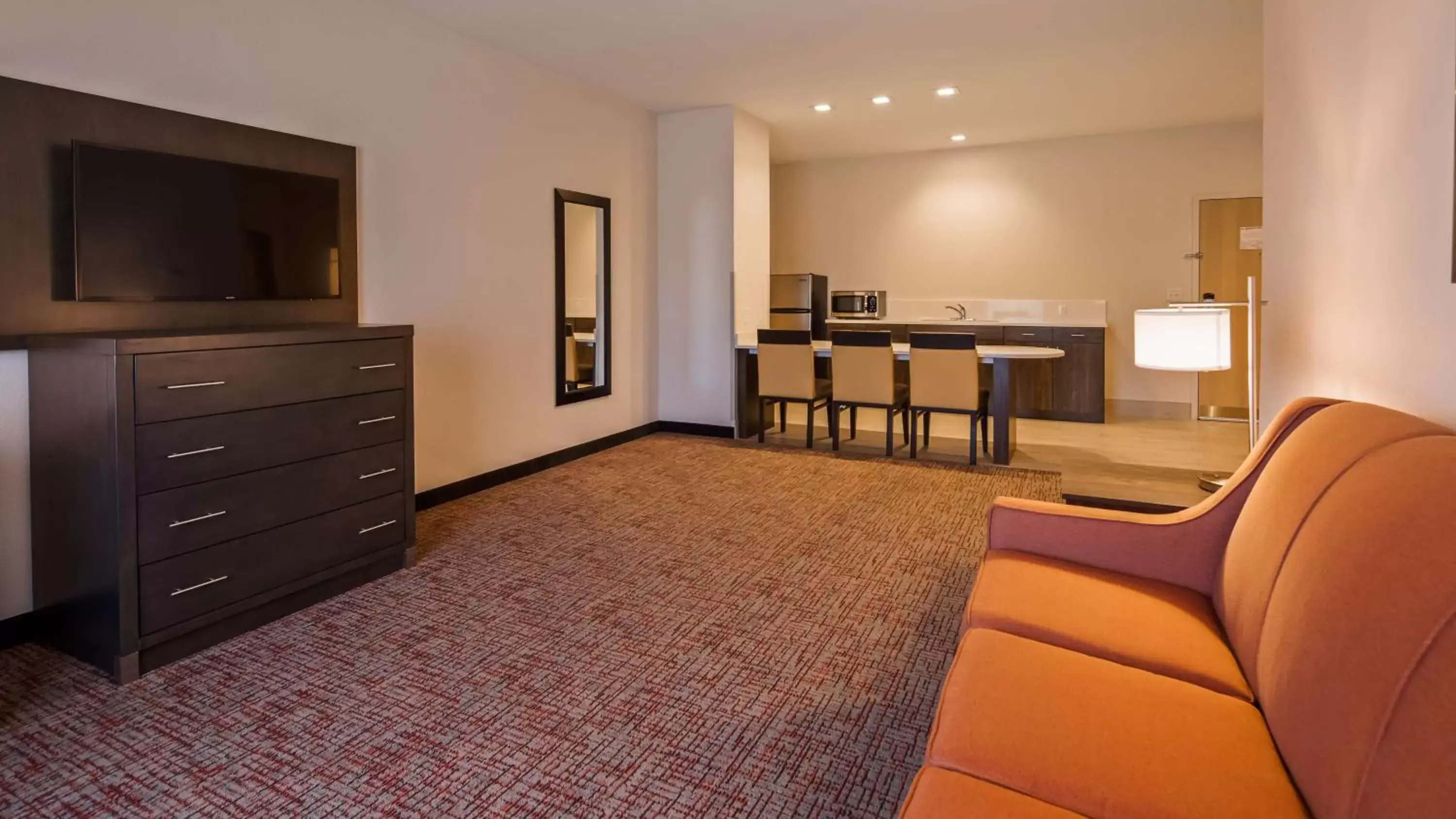 Photo of the whole room, TV/Entertainment Center in Best Western Plus Elizabethtown Inn & Suites