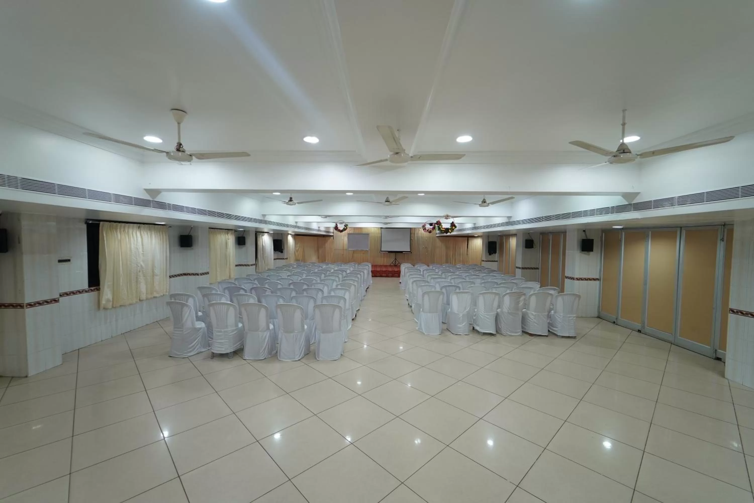 Banquet/Function facilities in Hotel Palmyra Grand Inn