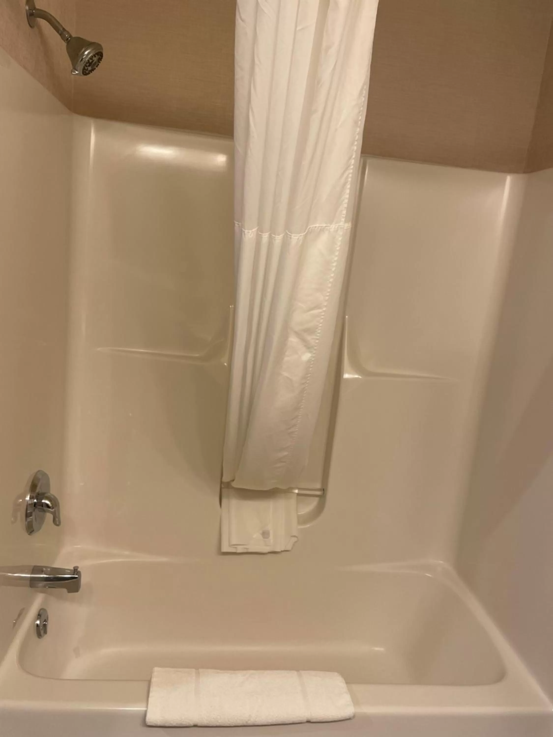 Shower in Country Inn & Suites by Radisson, Madison, WI