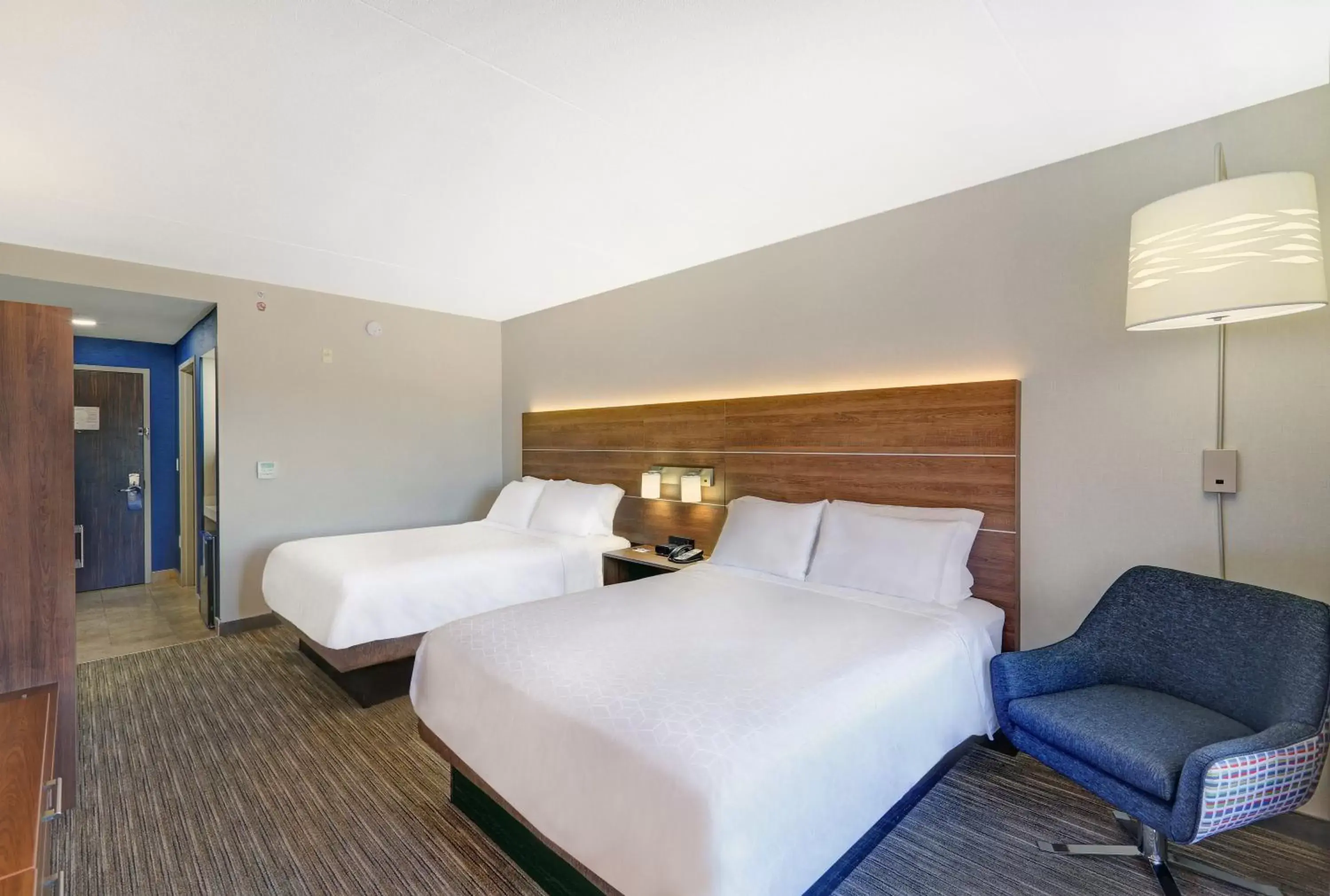 Photo of the whole room, Bed in Holiday Inn Express Hotel & Suites - Woodstock, an IHG Hotel