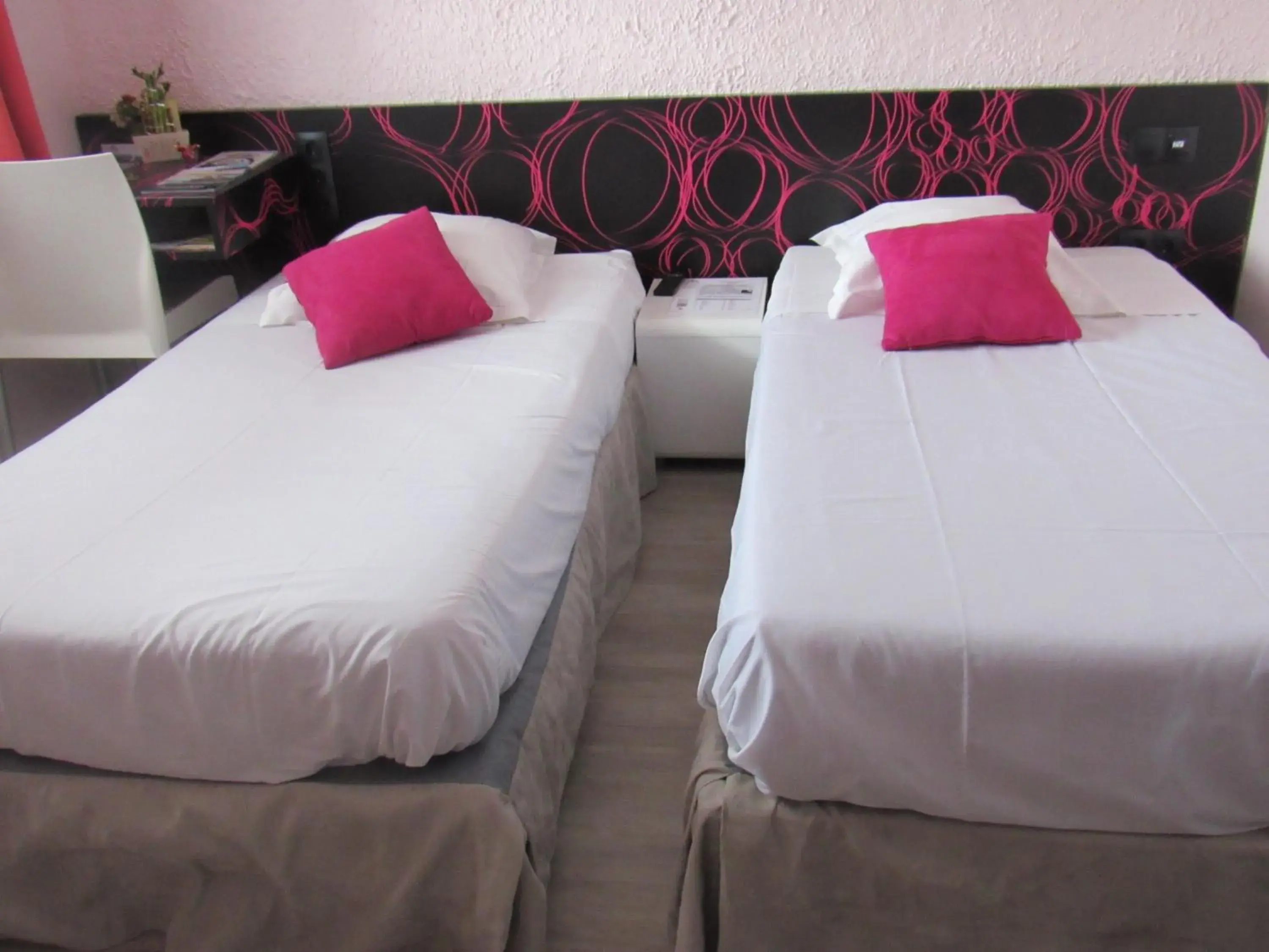 Triple Room with Single Beds in Citotel Les Sternes