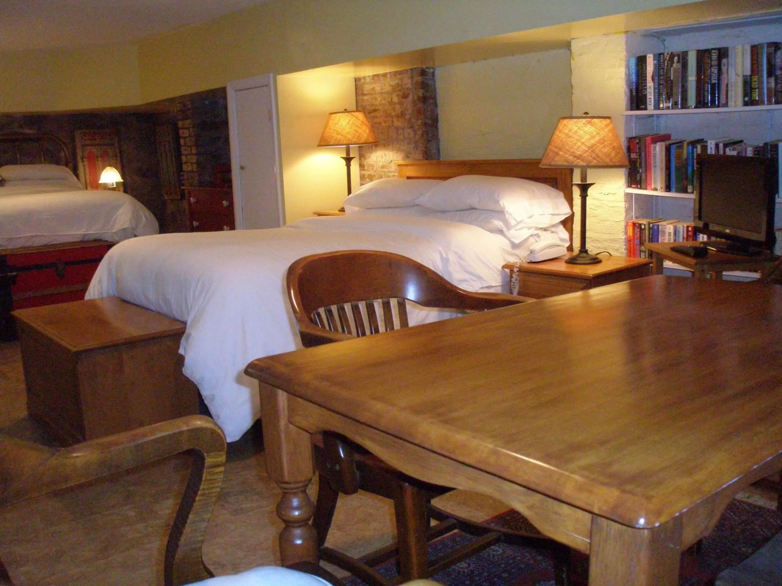 Dining area, Bed in Incentra Village Hotel