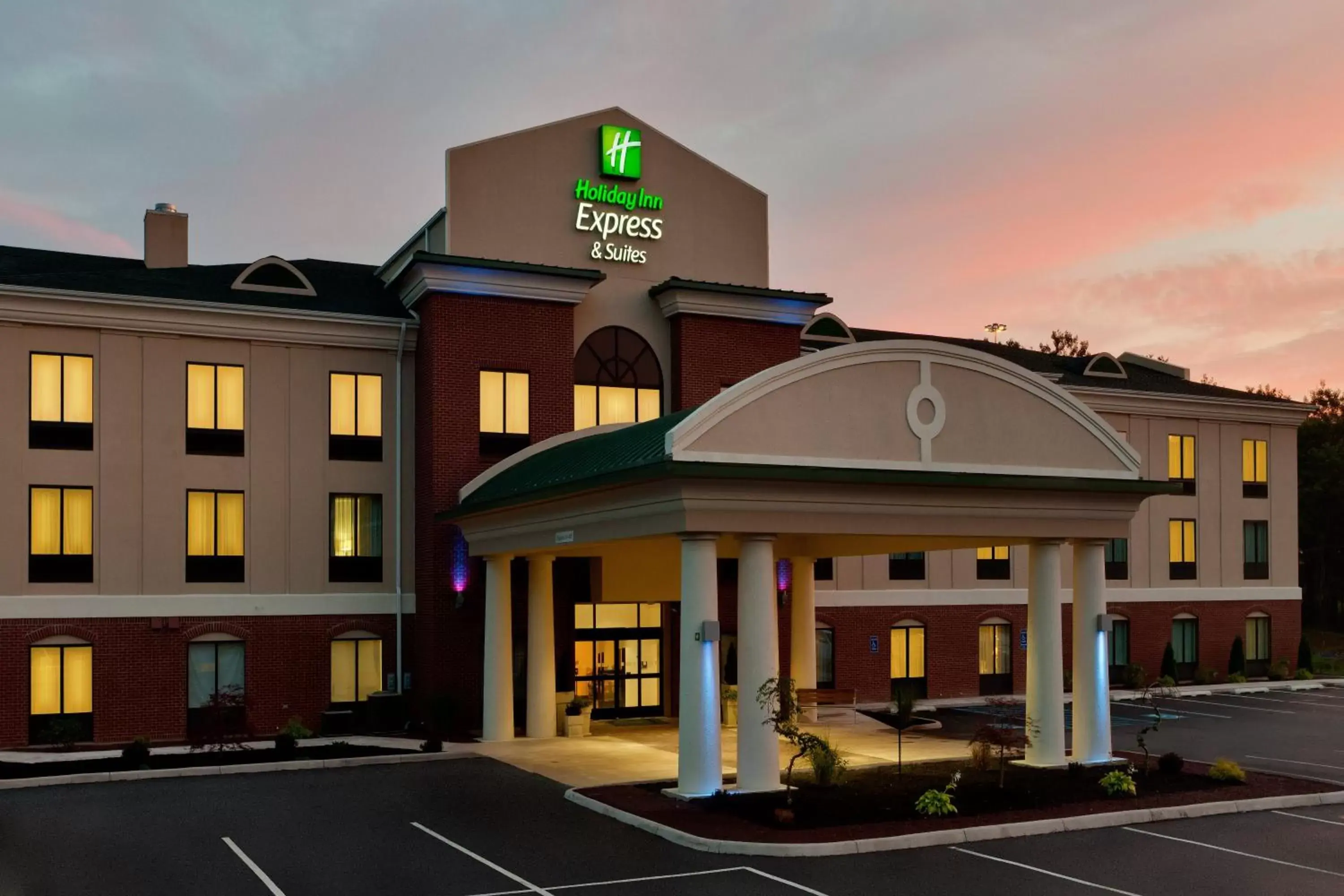 Property Building in Holiday Inn Express & Suites White Haven - Poconos, an IHG hotel