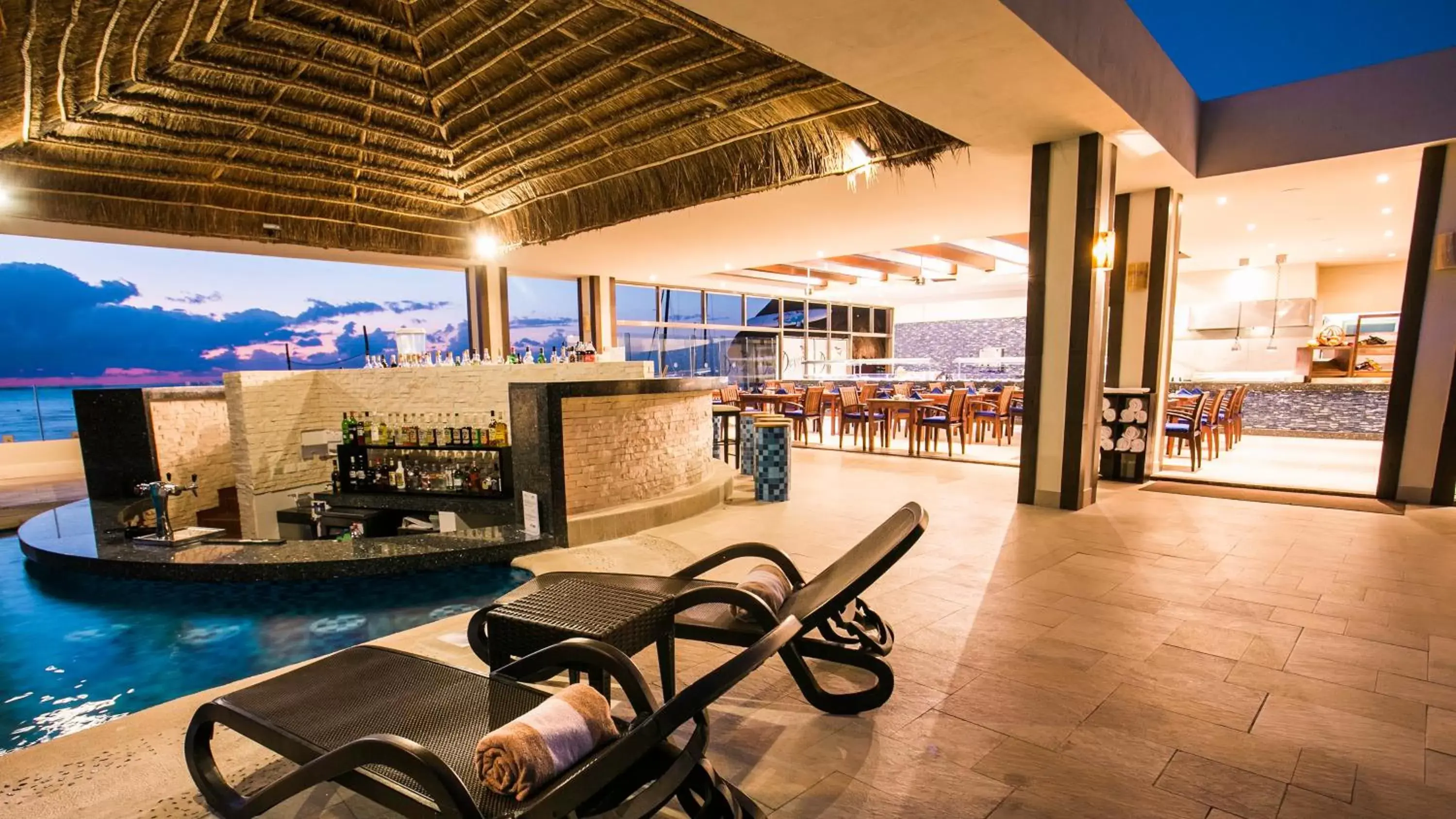 Restaurant/places to eat, Swimming Pool in Desire Riviera Maya Resort