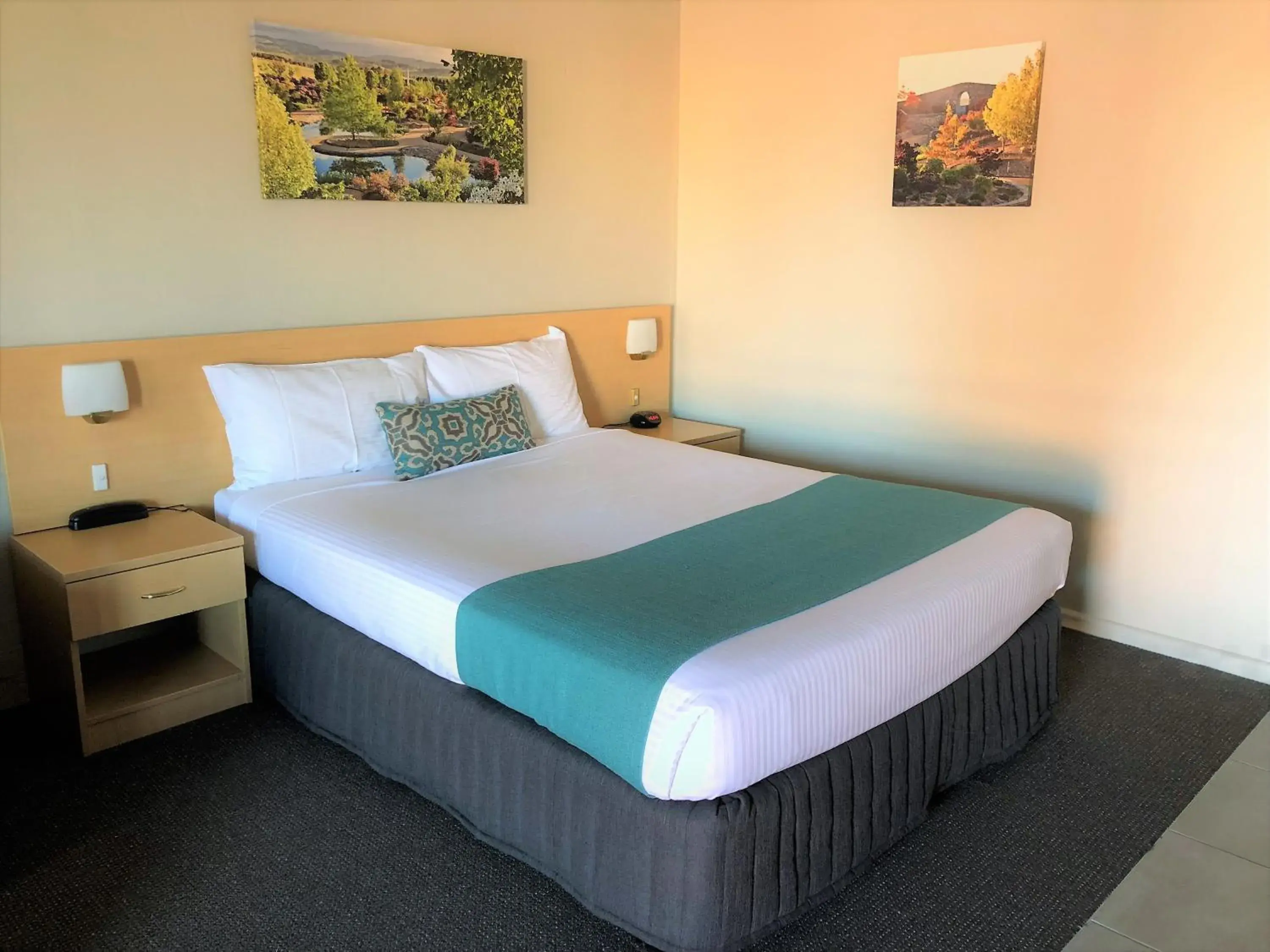 Bed in Bathurst Motor Inn Bed in Bathurst Motor Inn