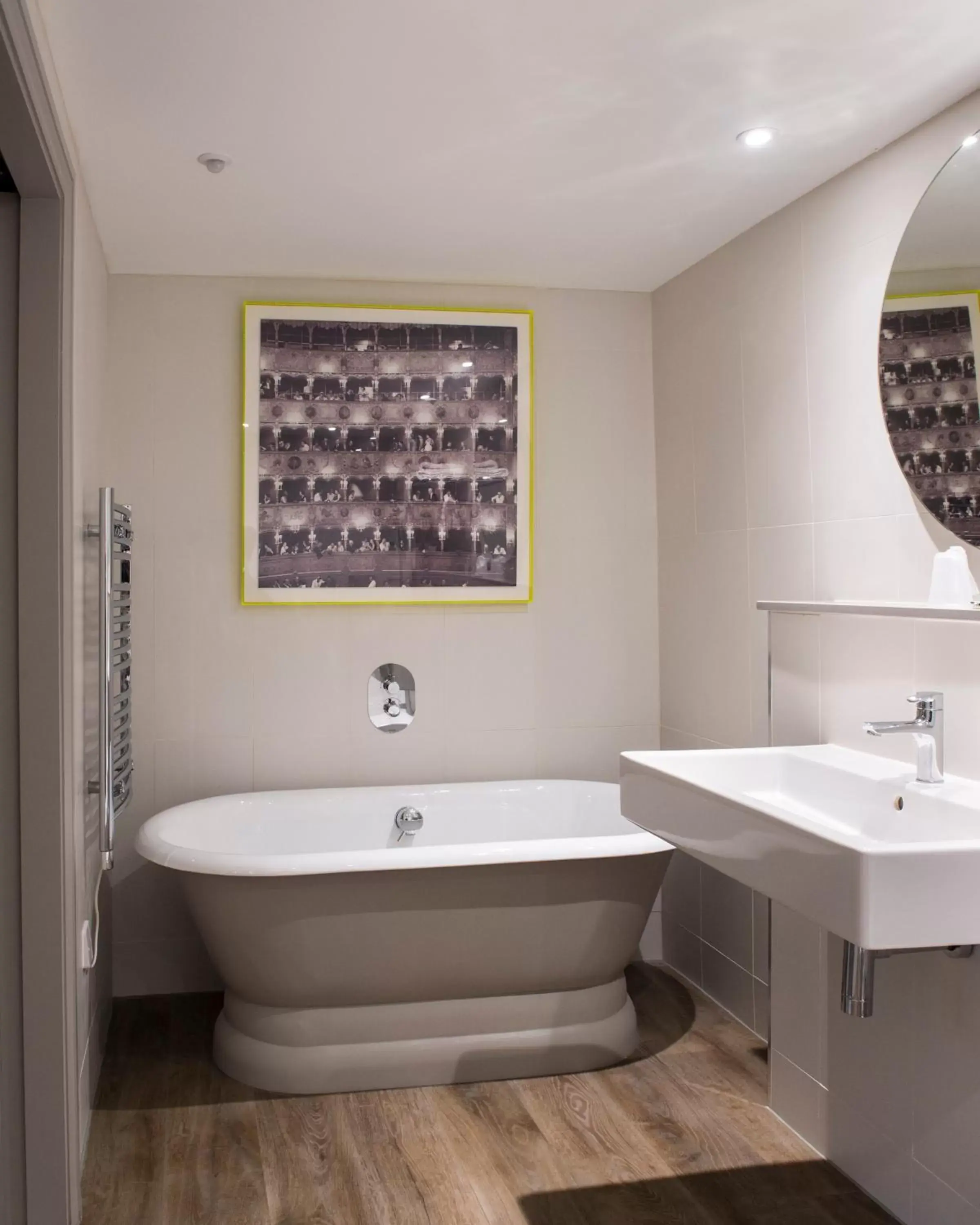 Bathroom in Bush Hotel Farnham