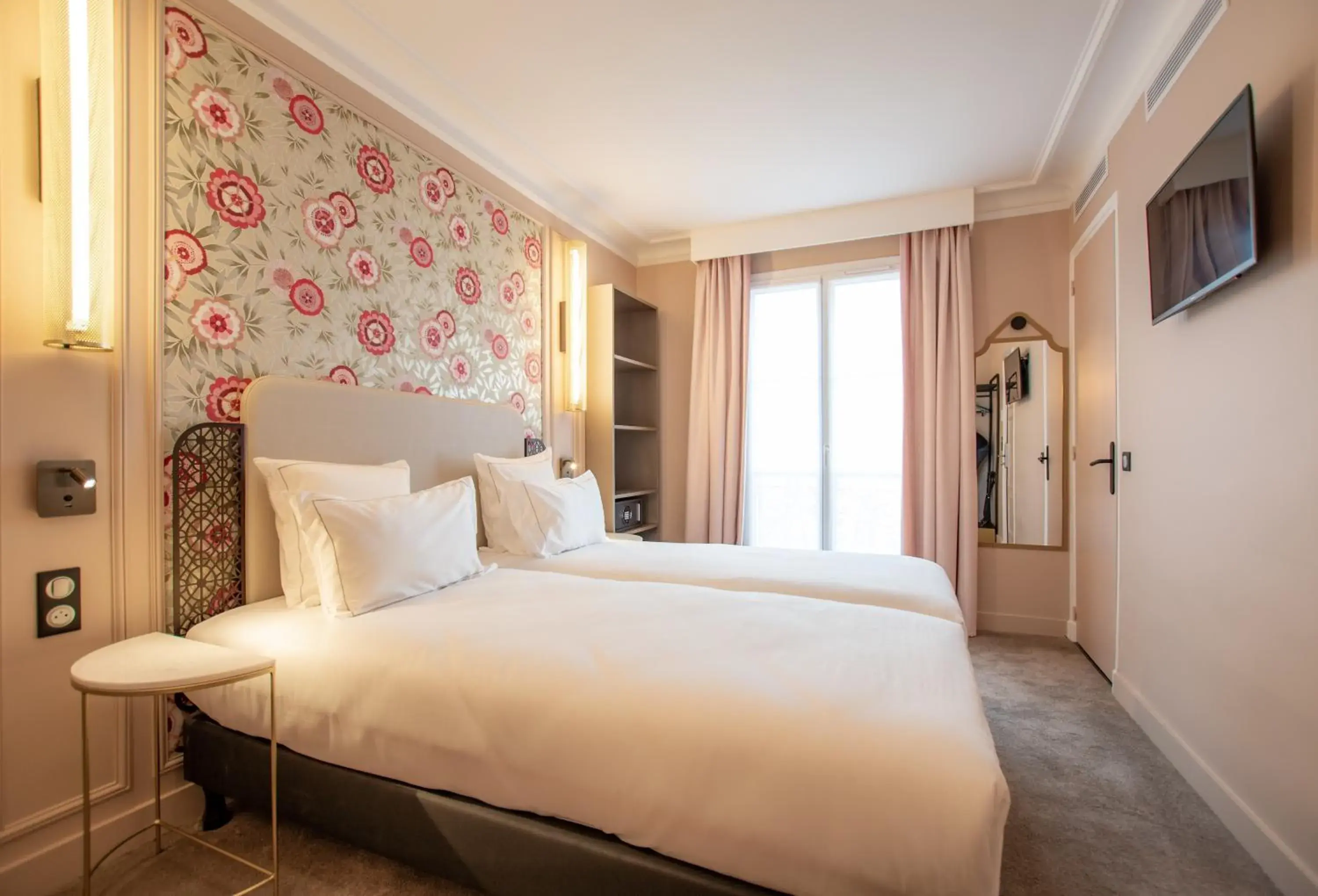Bed in ELSA, Hôtel Paris