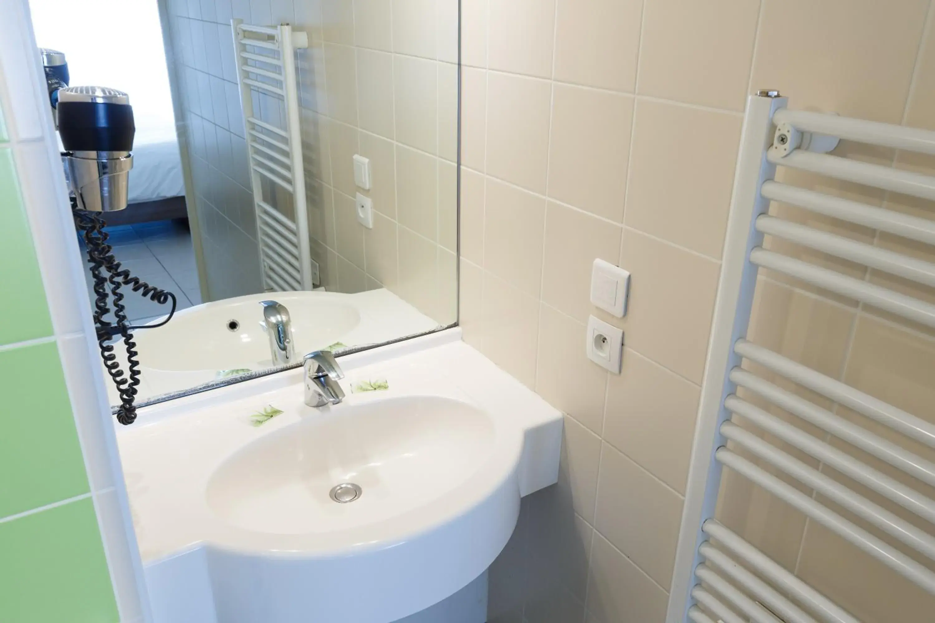 Bathroom in Residhotel Toulouse Centre