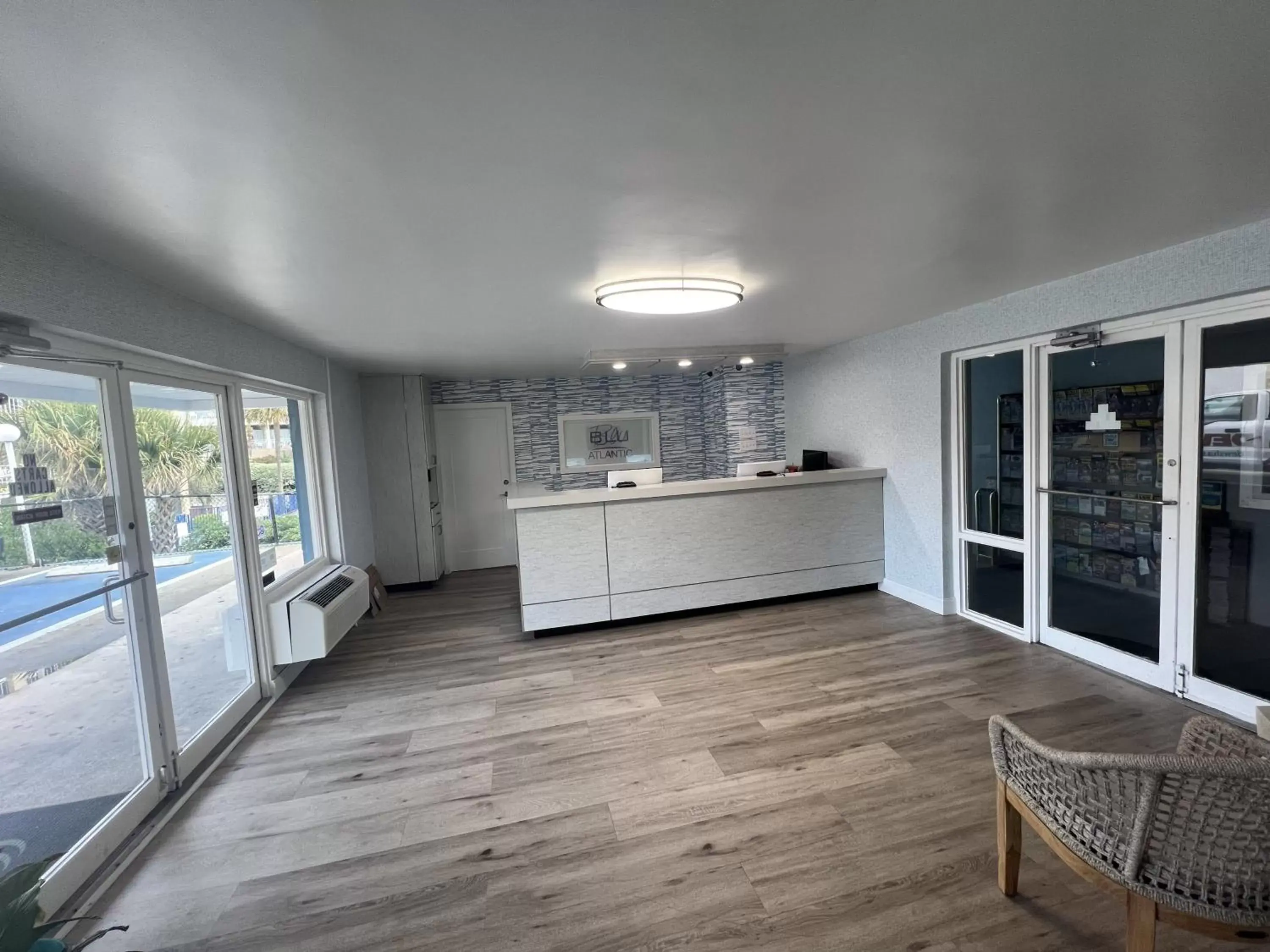 Lobby or reception, Kitchen/Kitchenette in Blu Atlantic Hotel & Suites