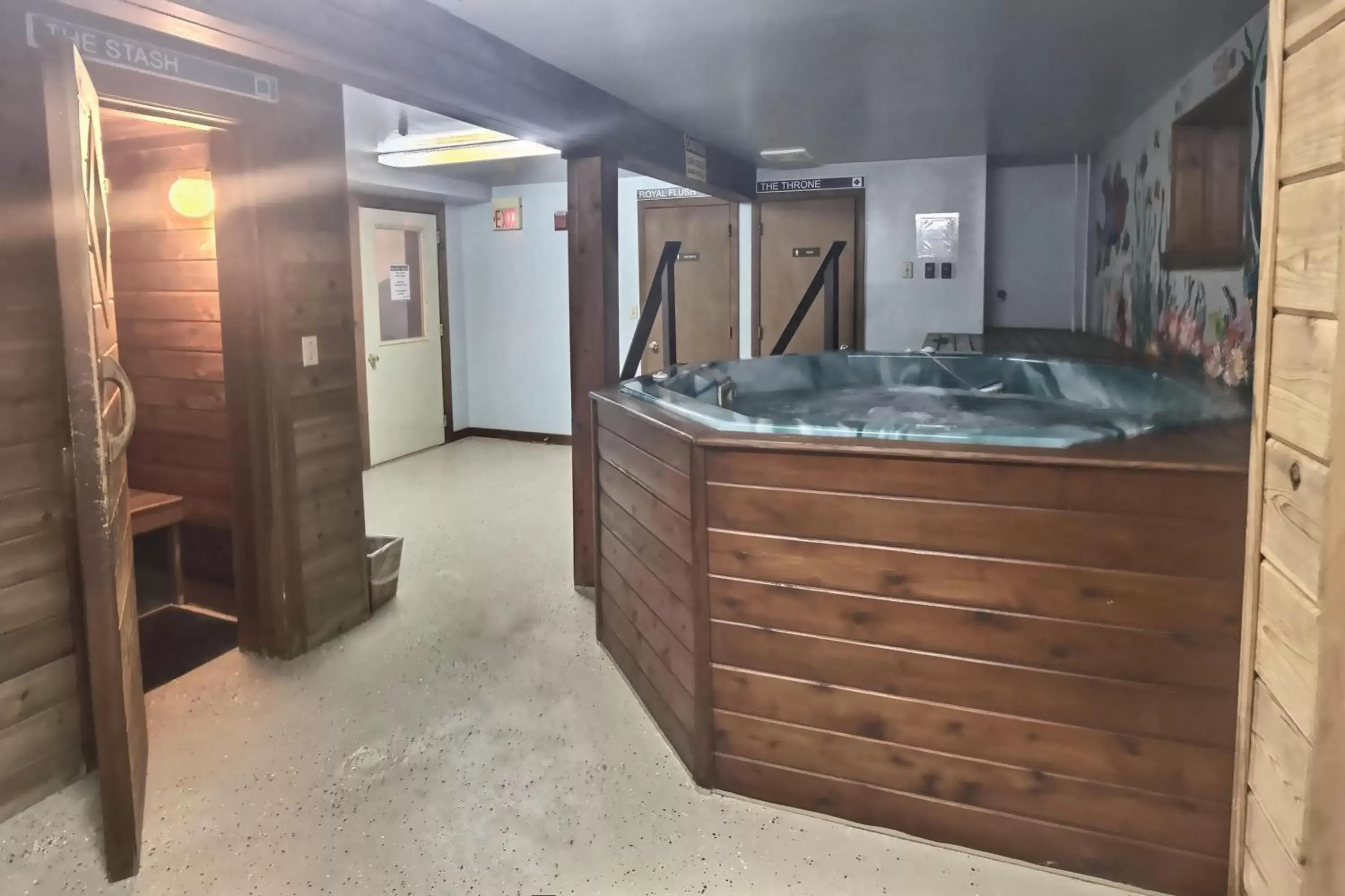 Hot Tub in Mountain Sports Inn