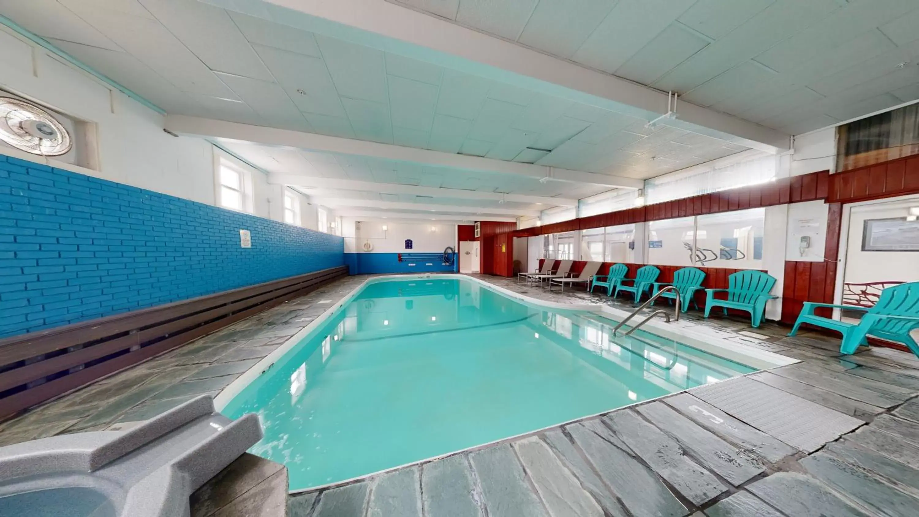 Swimming Pool in Trade Winds Inn