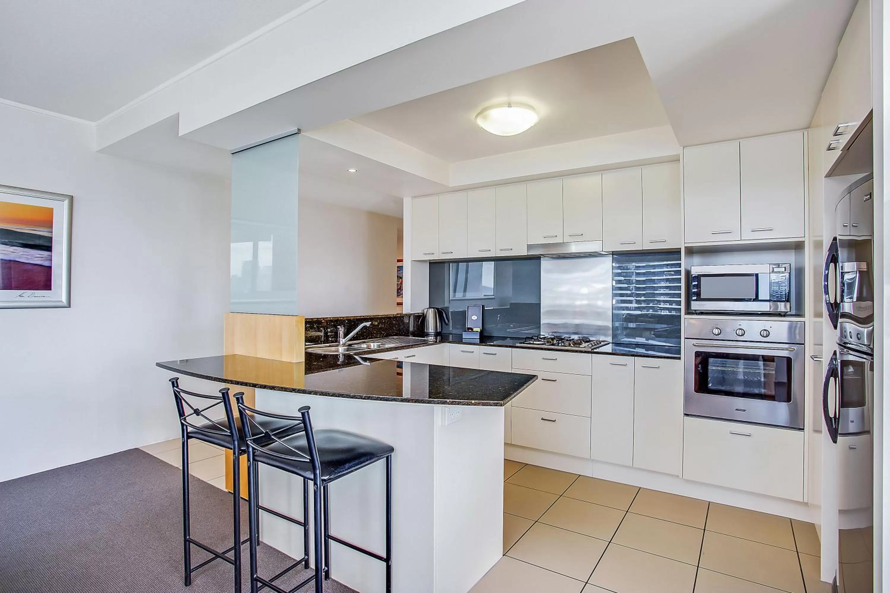 Kitchen or kitchenette in Mantra Broadbeach on the Park