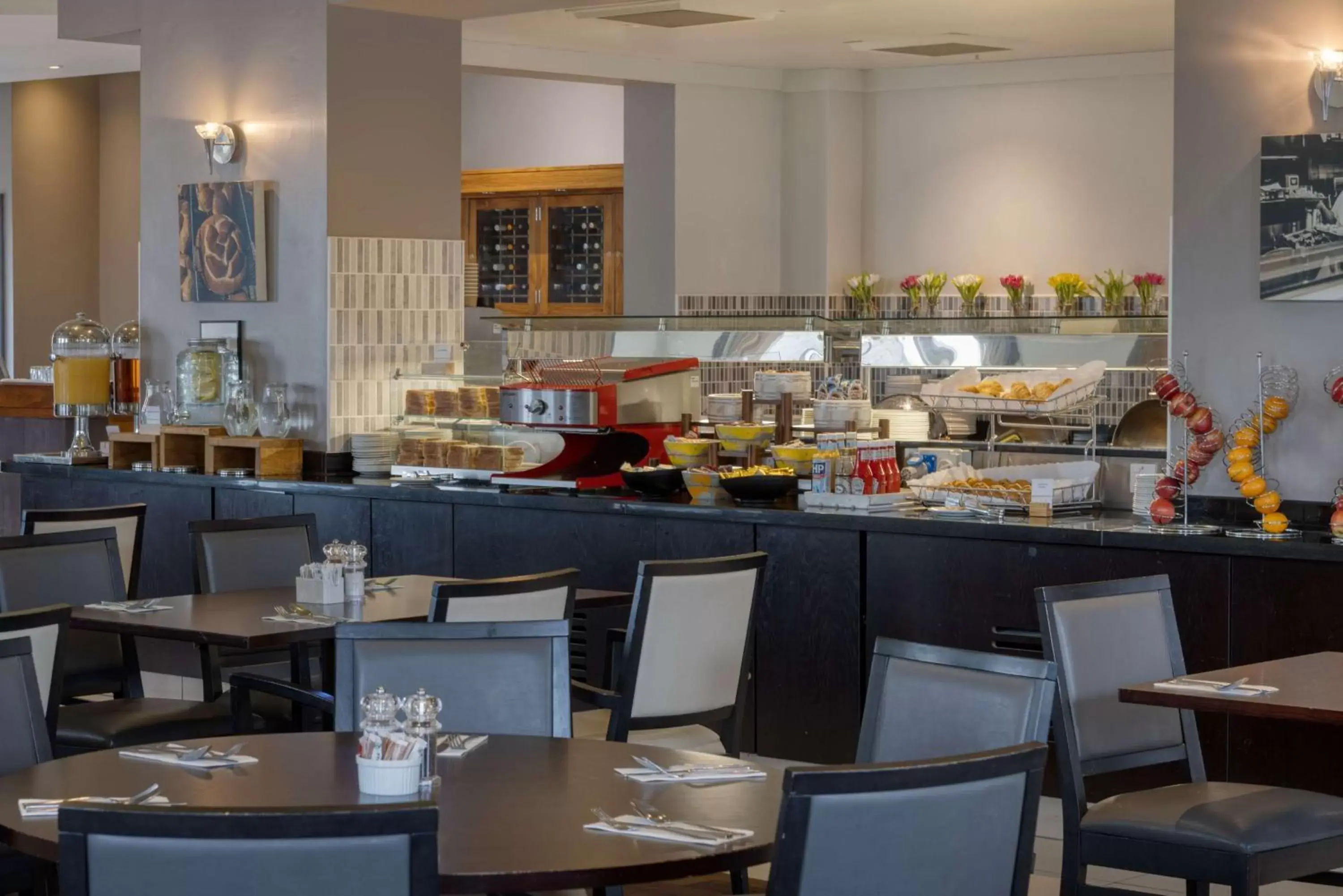 Breakfast, Restaurant/Places to Eat in DoubleTree by Hilton Dartford Bridge