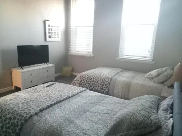 Superior Double or Twin Room in 1849 Backpackers Albany