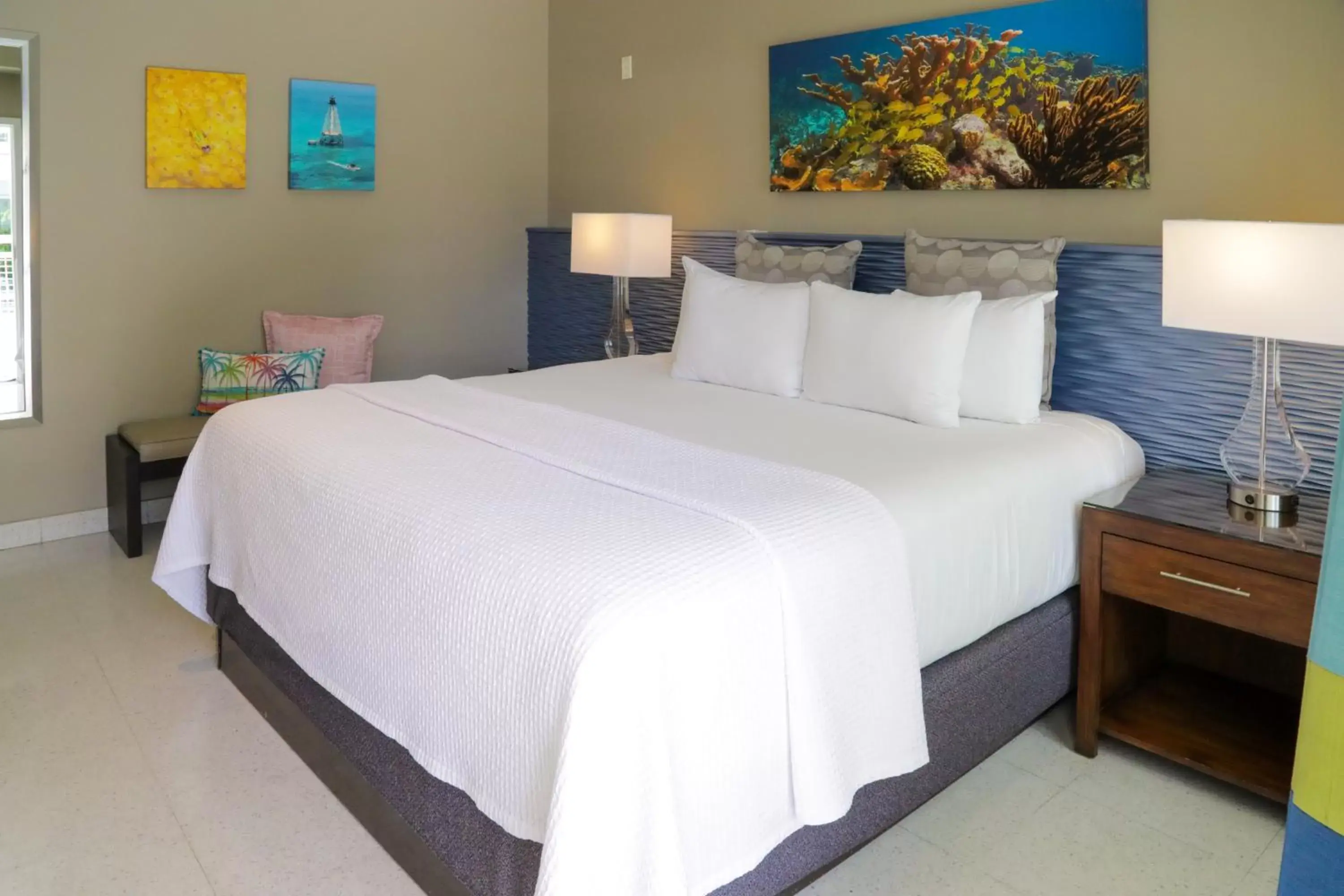 Bed in Orchid Key Inn - Adults Only