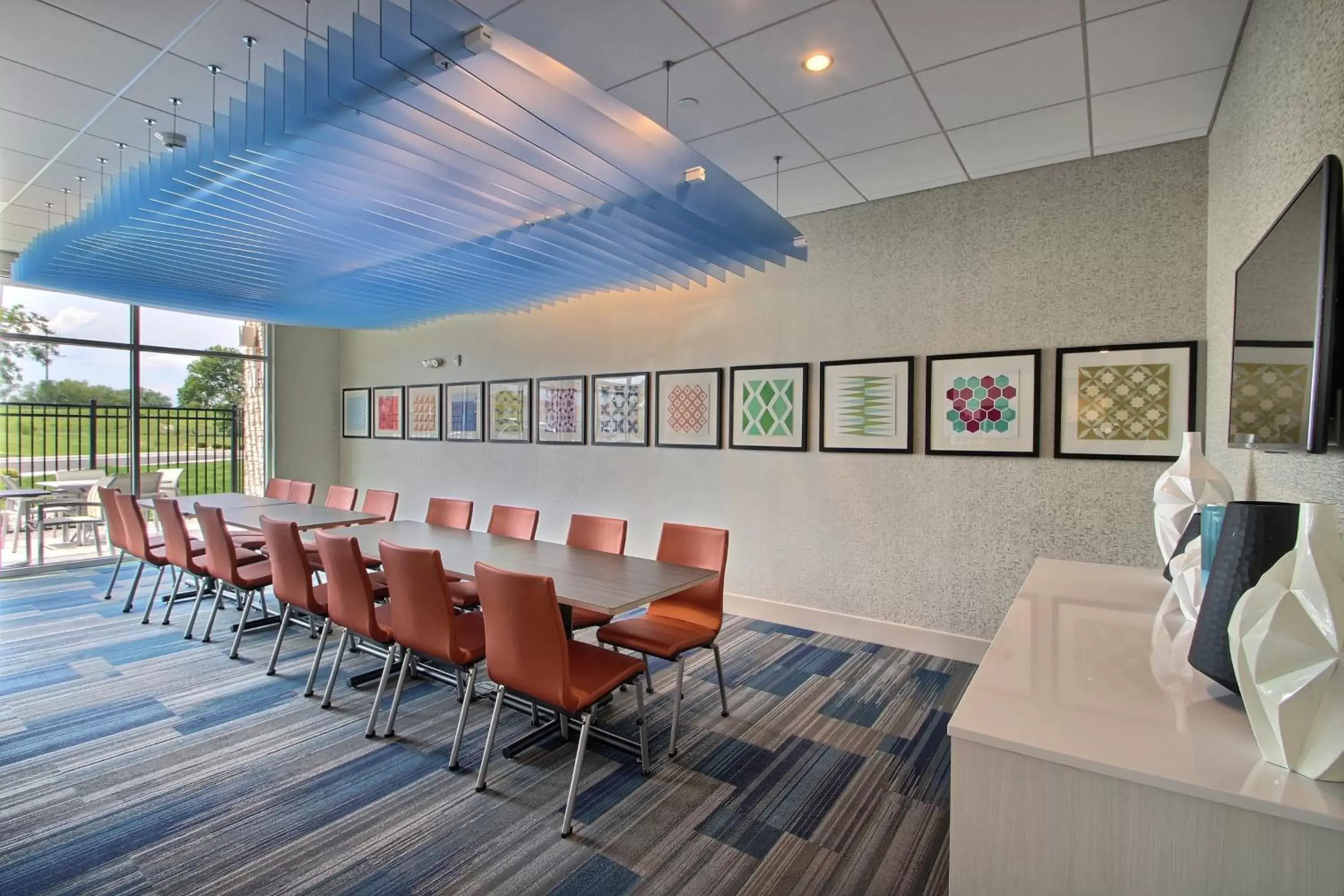 Meeting/conference room in Holiday Inn Express & Suites Fond Du Lac, an IHG Hotel