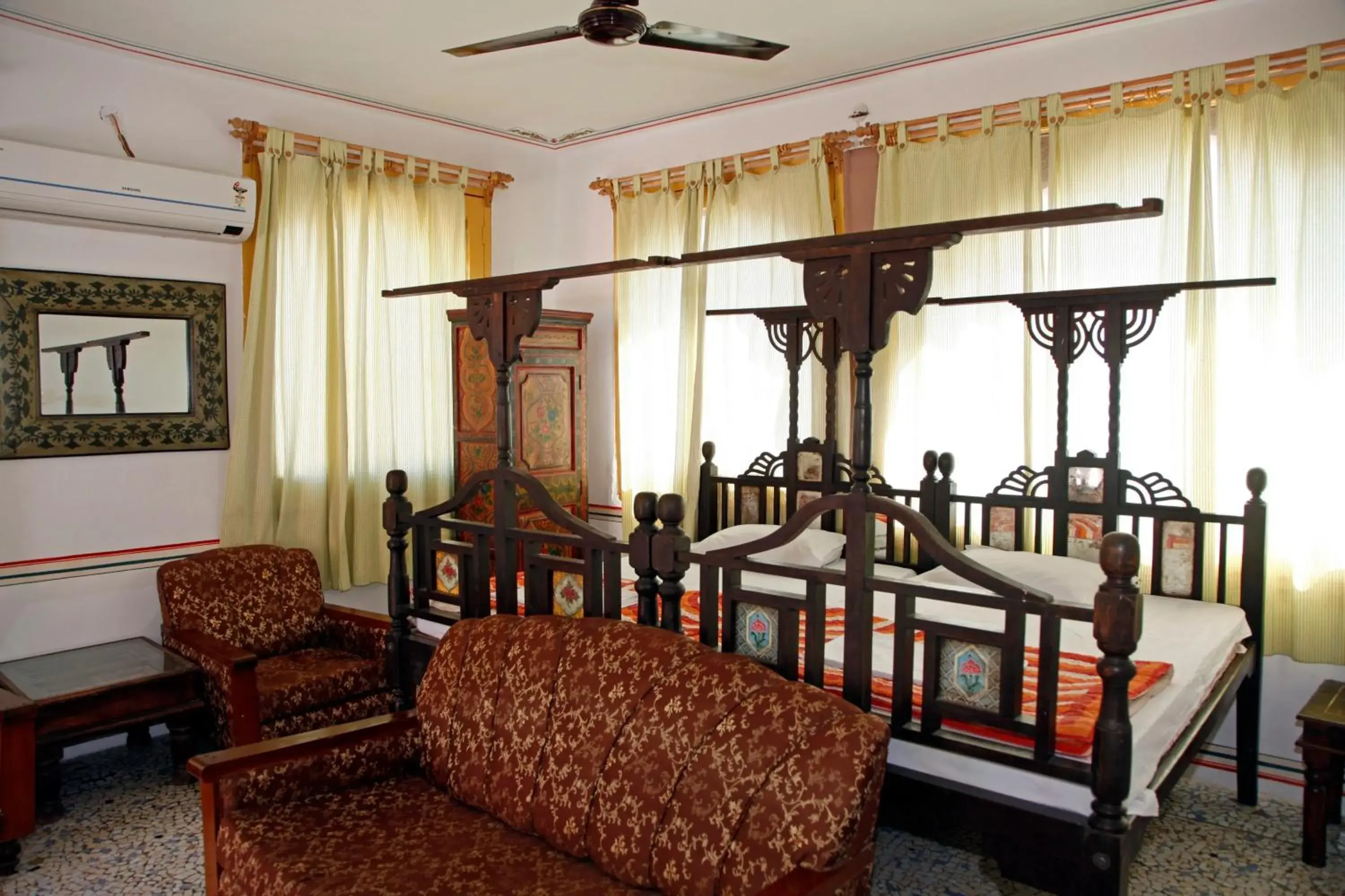 Photo of the whole room in Krishna Prakash Heritage Haveli Hotel