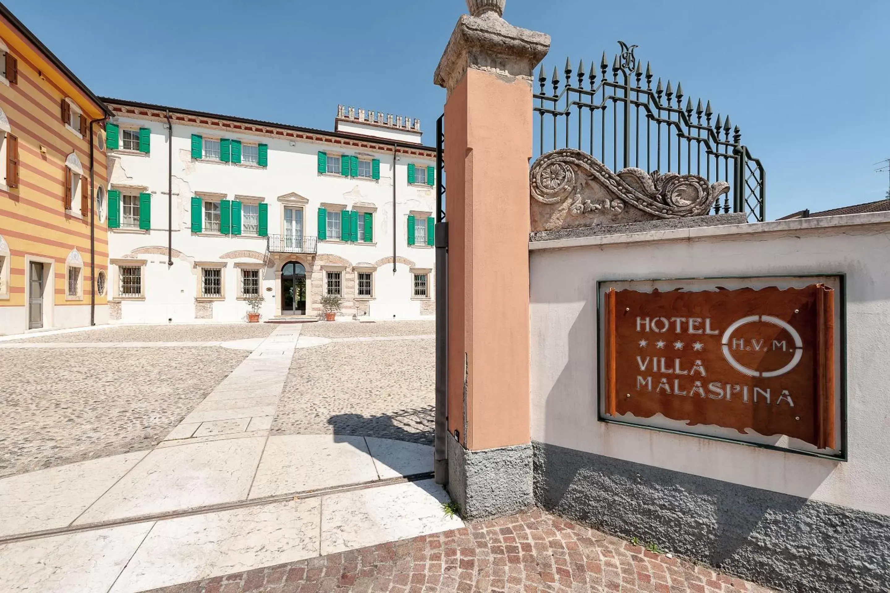 Facade/entrance, Property Building in Hotel Villa Malaspina
