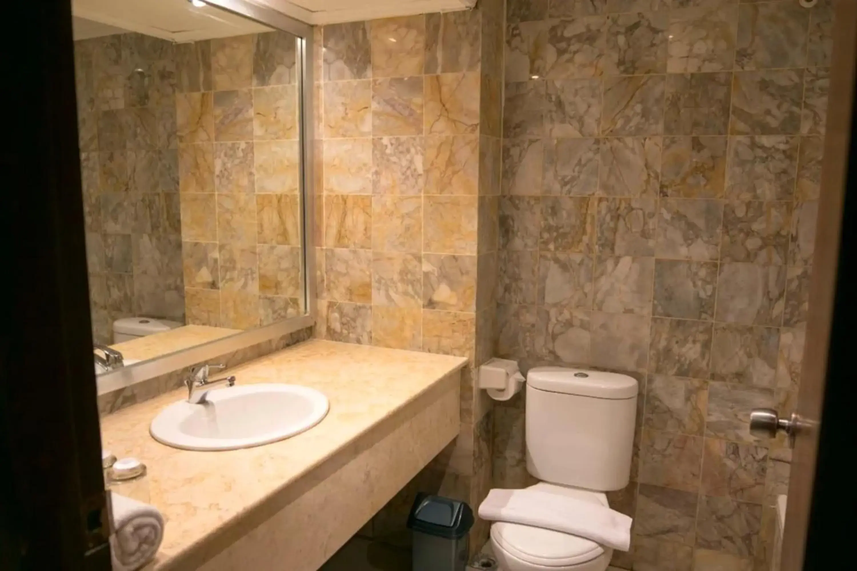 Toilet, Bathroom in Maharani Beach Hotel