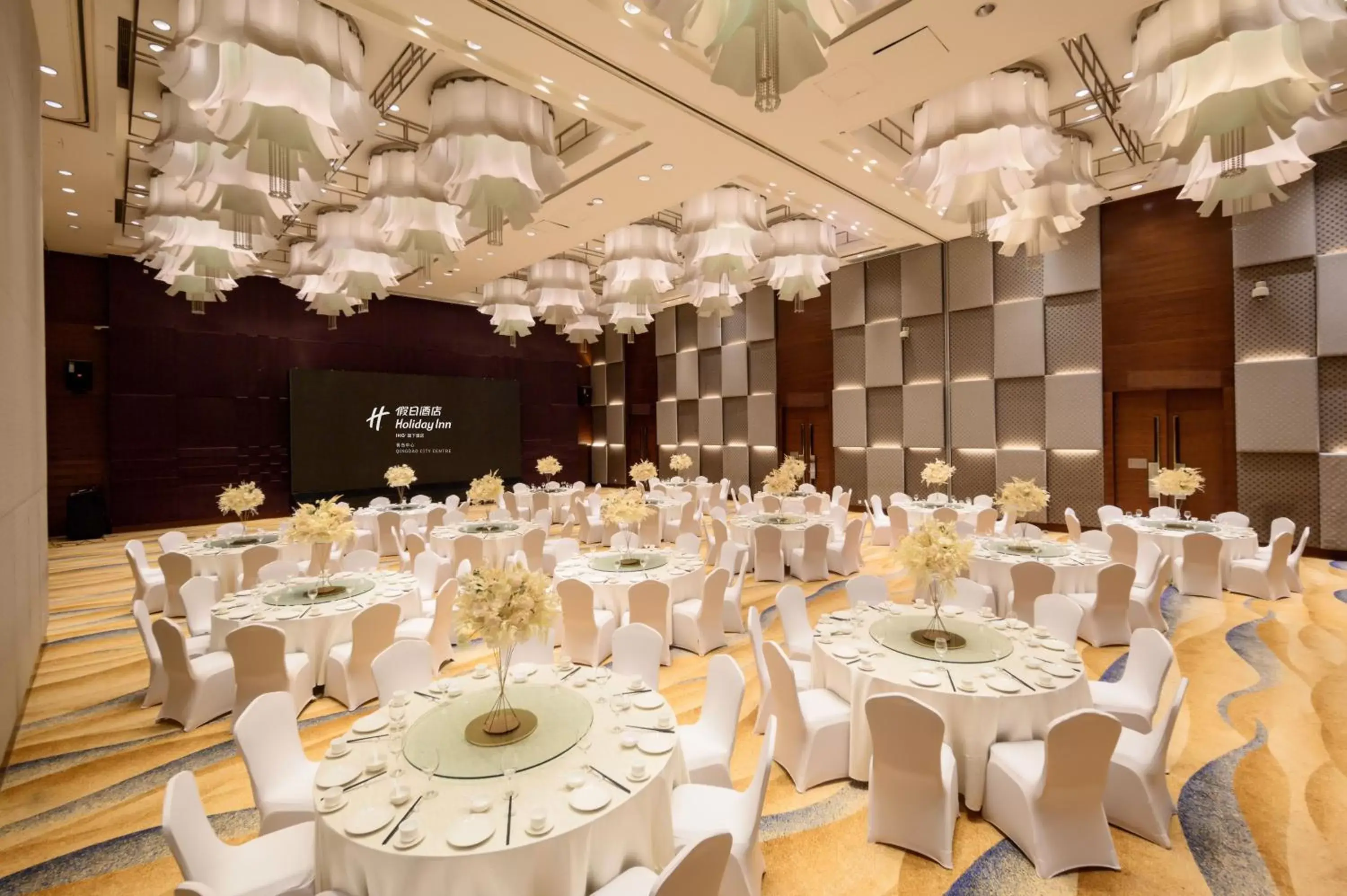 Banquet/Function facilities, Banquet Facilities in Holiday Inn Qingdao City Center, an IHG Hotel - Shopping MALL