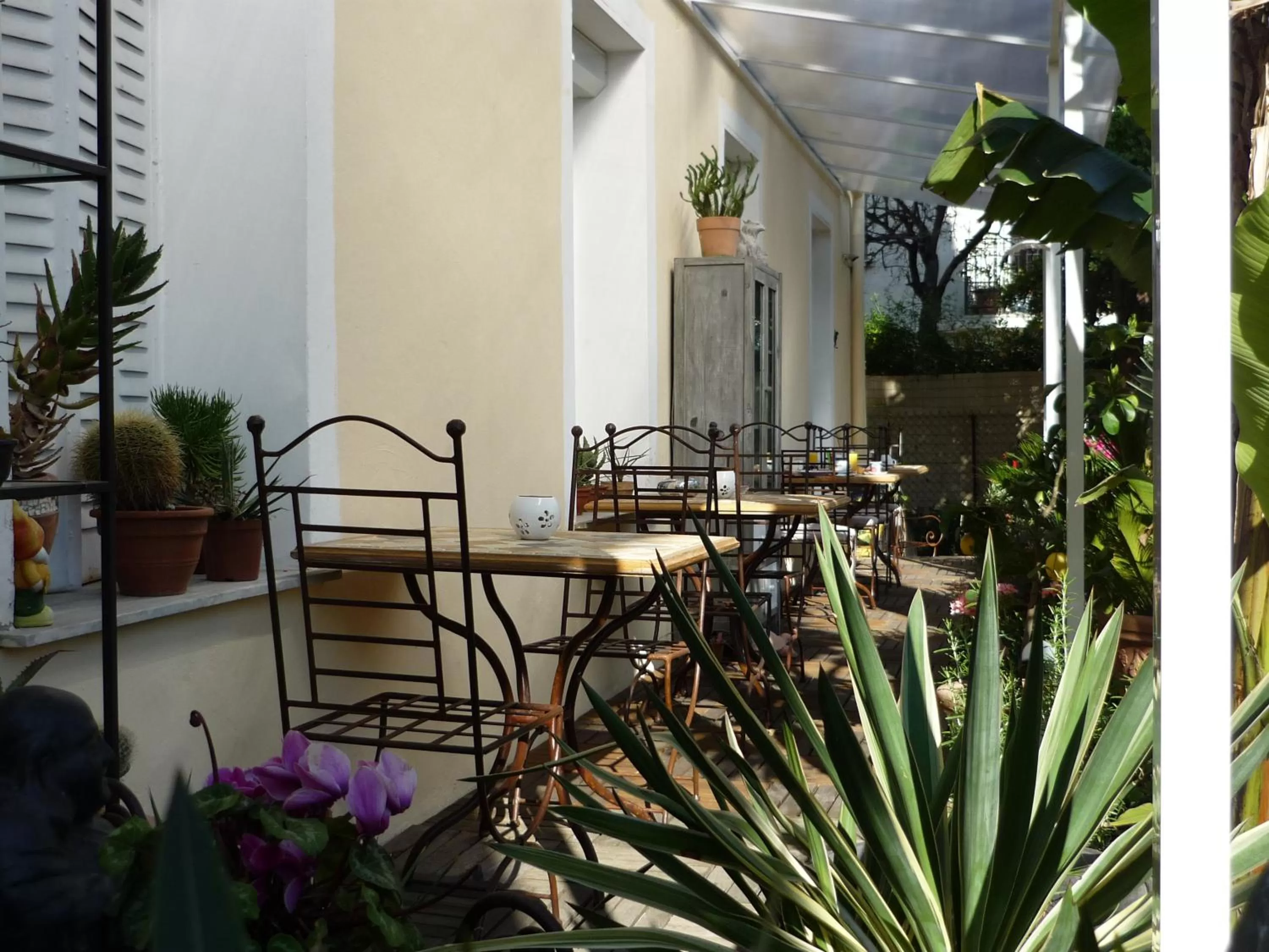 Balcony/Terrace in Logis Hôtel Villa Victorine