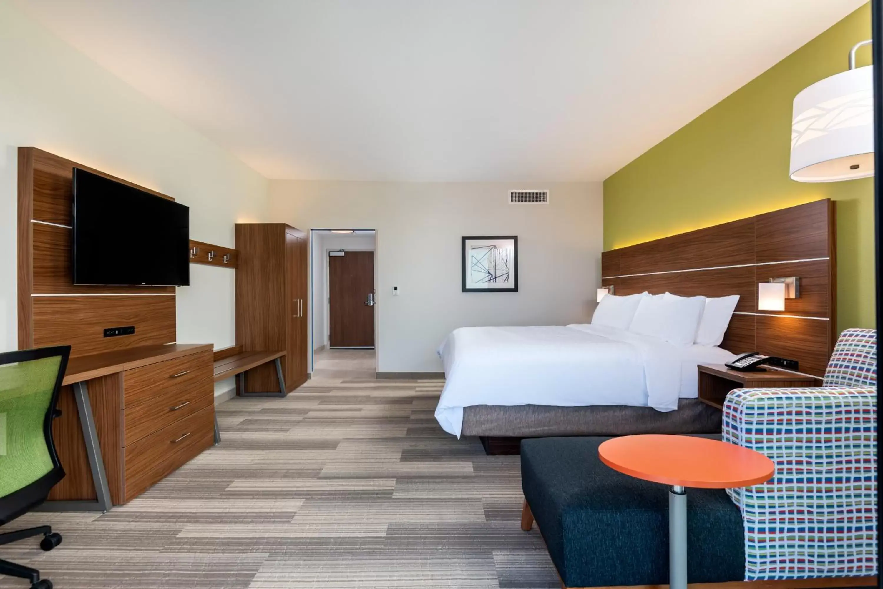 Photo of the whole room, Bed in Holiday Inn Express & Suites Santa Ana - Orange County, an IHG Hotel