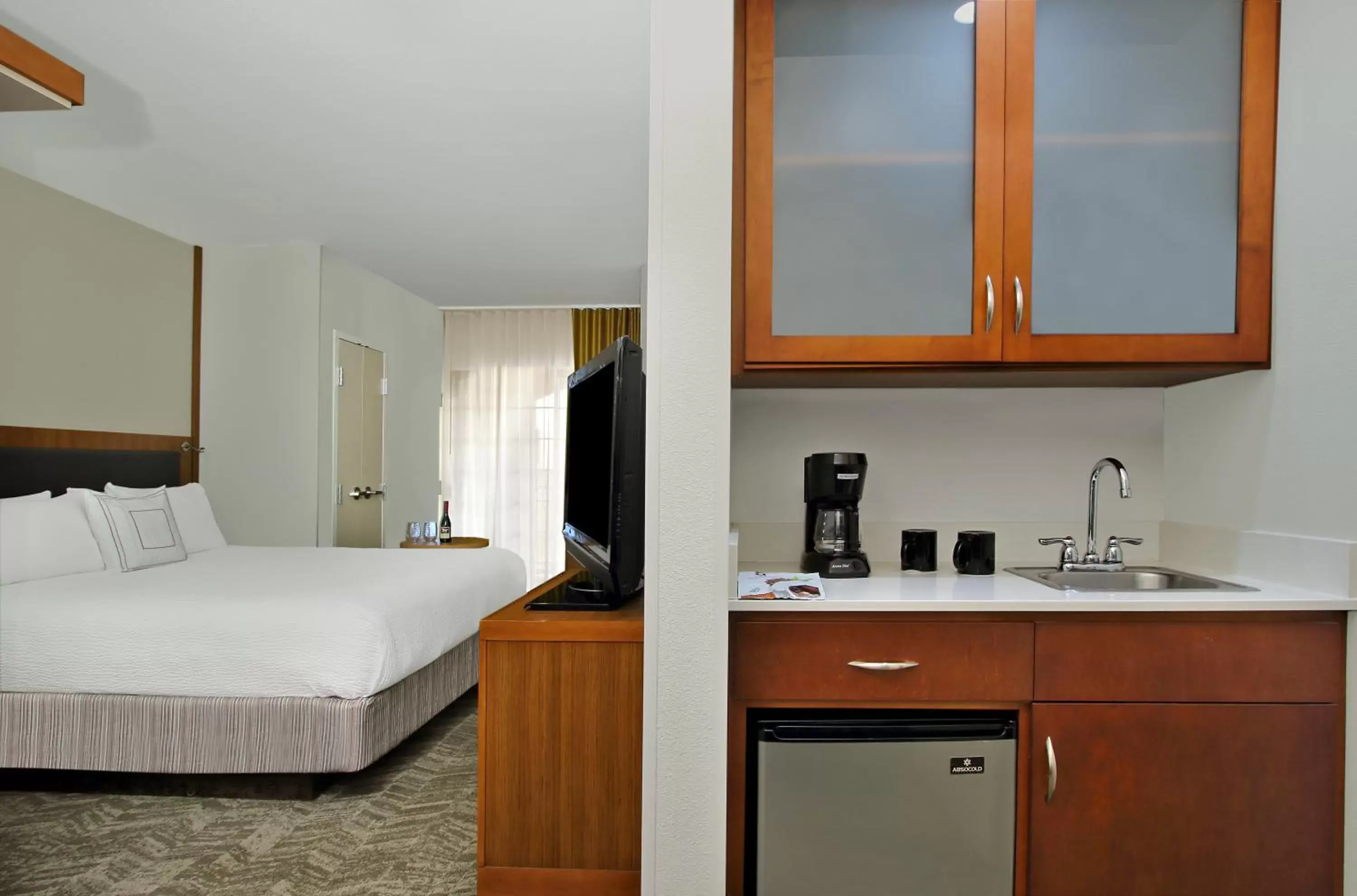 Guests, Kitchen/Kitchenette in SpringHill Suites by Marriott Madera