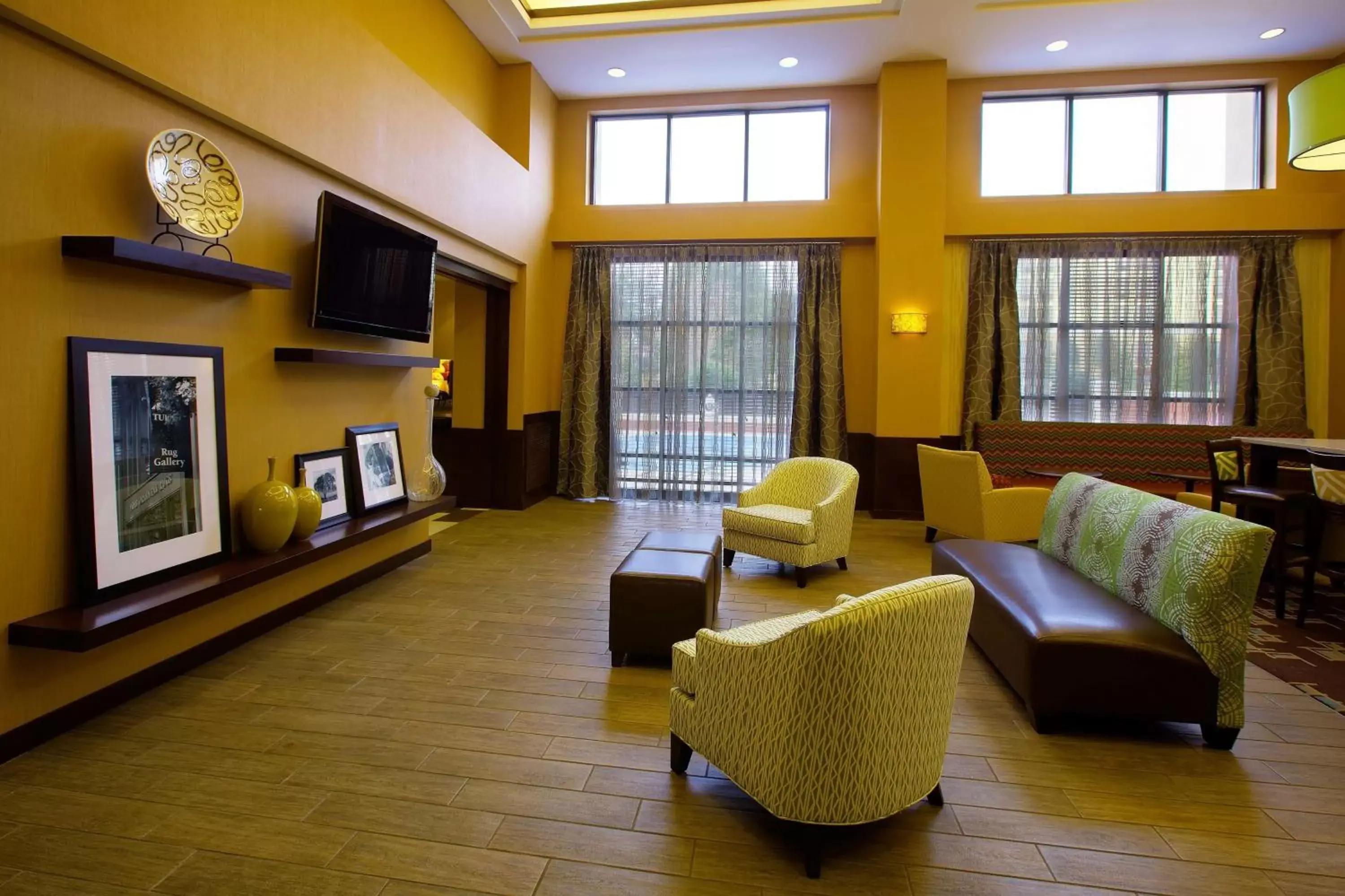 Lobby or reception, Seating Area in Hampton Inn & Suites Burlington