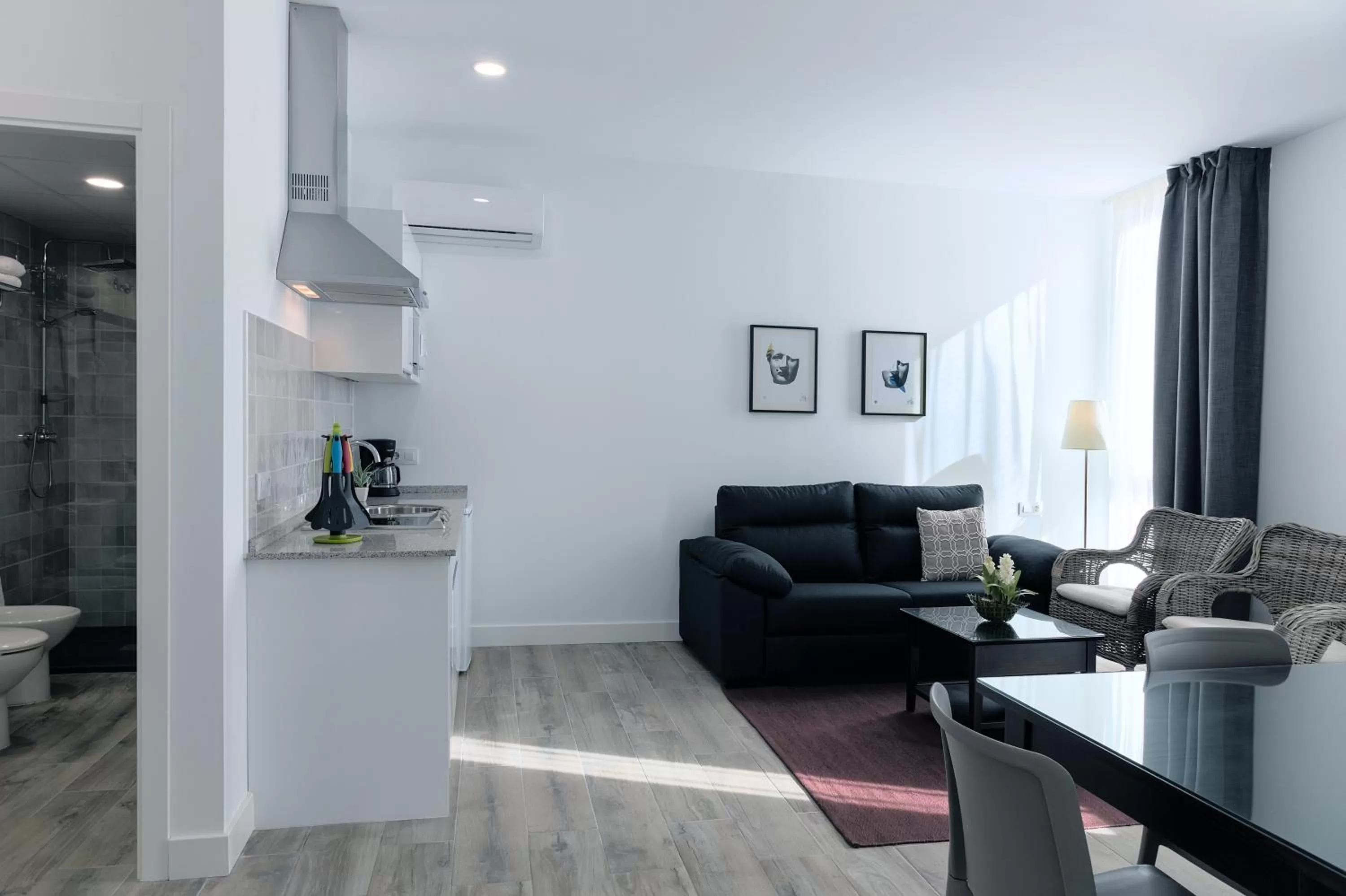 Kitchen or kitchenette, Seating Area in Hotel Apartamentos MPD