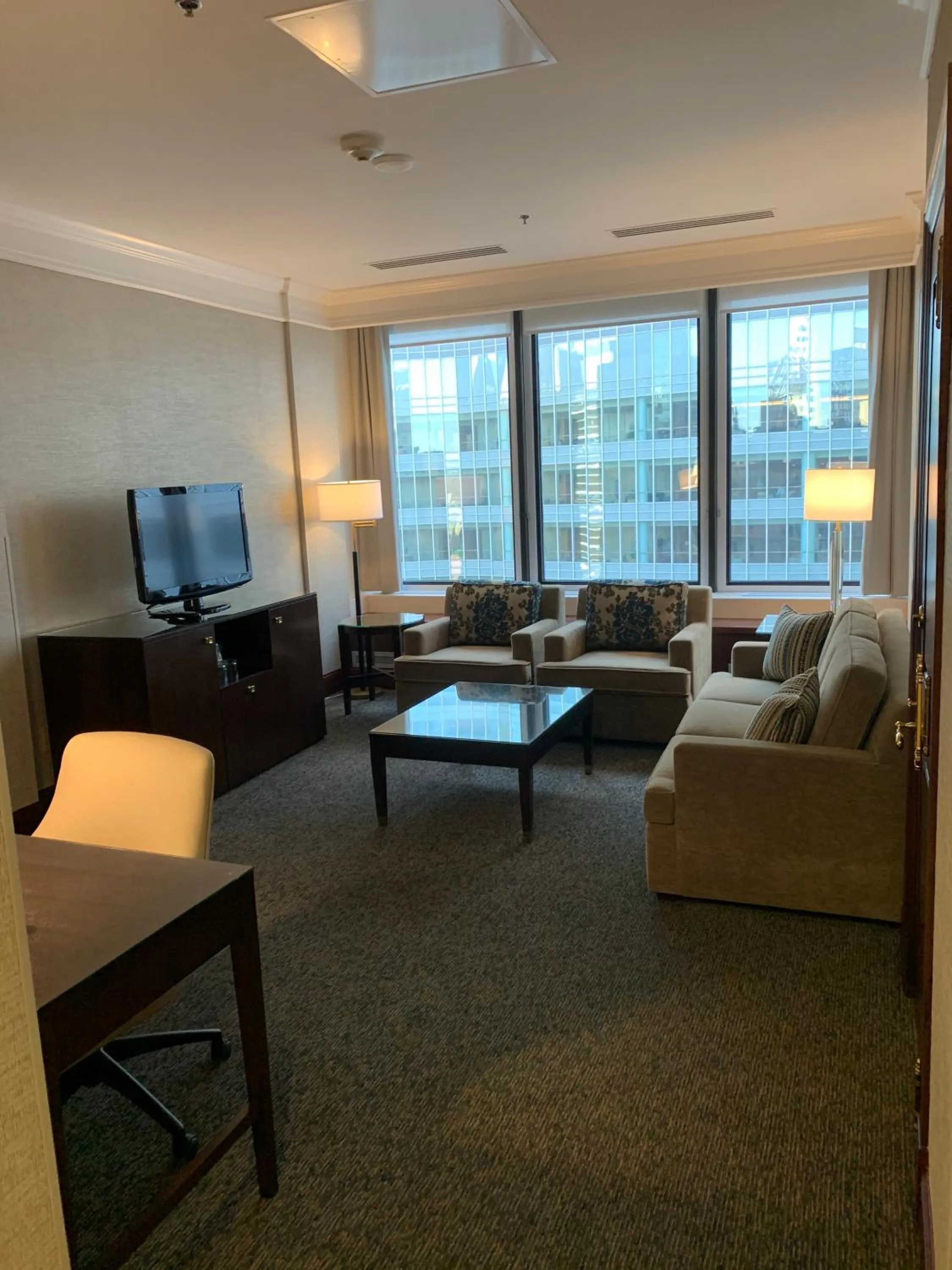 Seating area in The Towers at The Kahler Grand