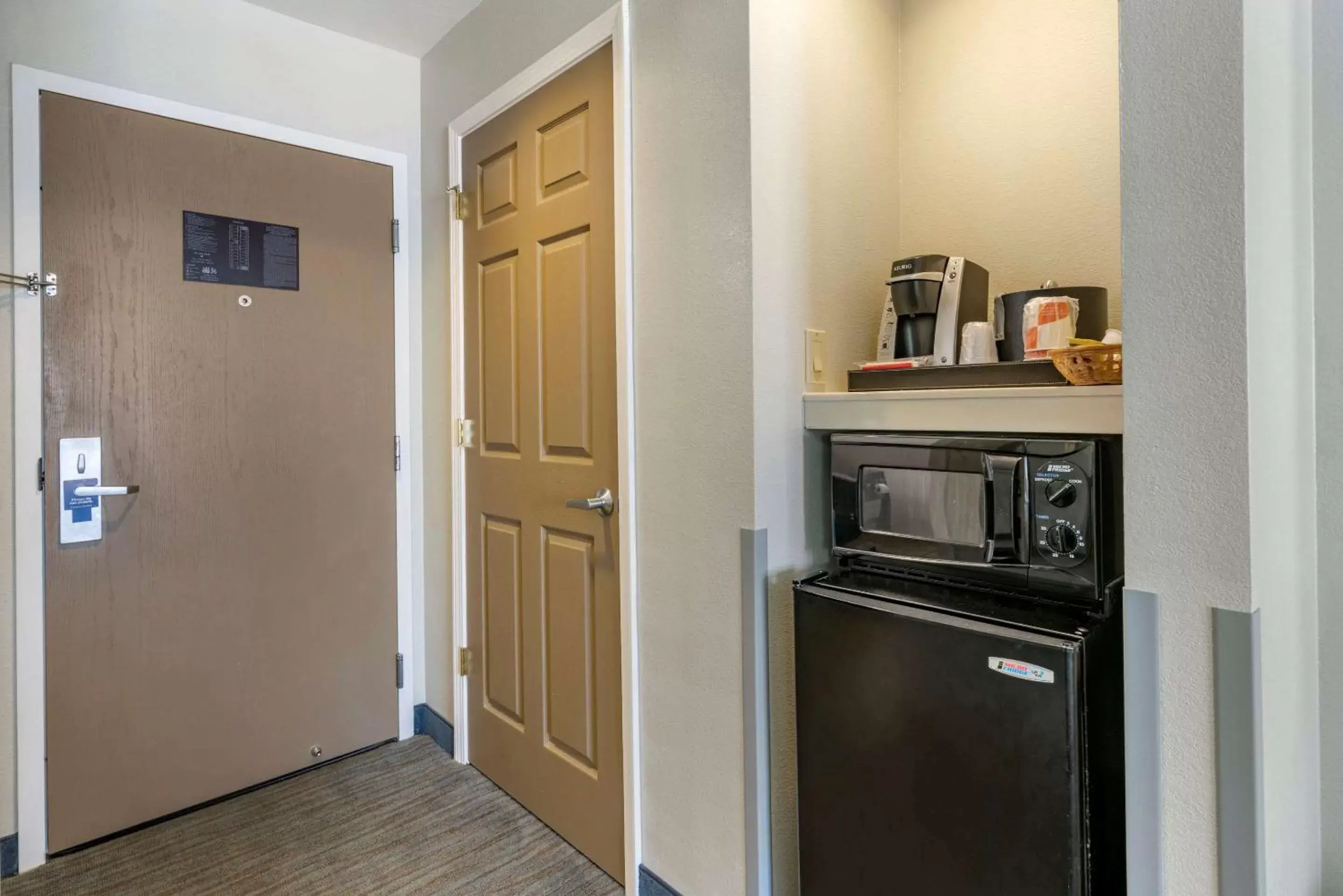 Photo of the whole room, Kitchen/Kitchenette in Comfort Inn Sullivan