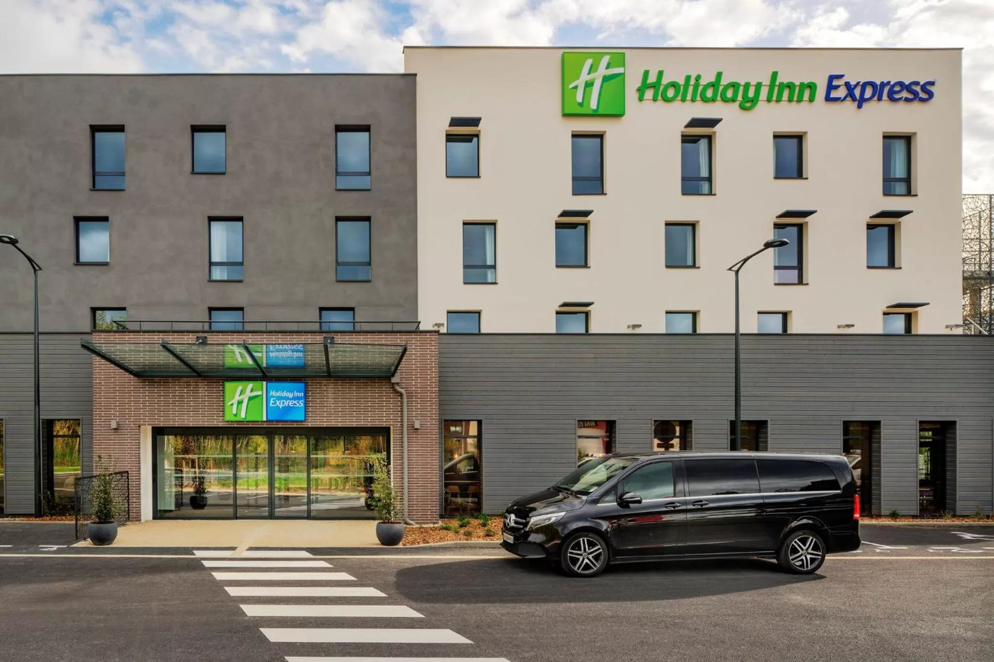Property building in Holiday Inn Express - Marne-la-Vallée Val d'Europe by IHG