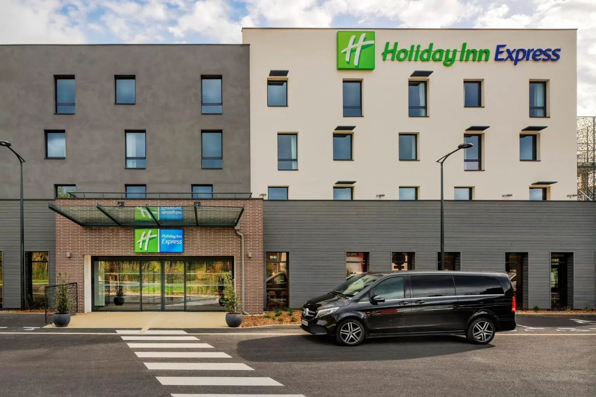 Property Building in Holiday Inn Express - Marne-la-Vallée Val d'Europe, an IHG Hotel