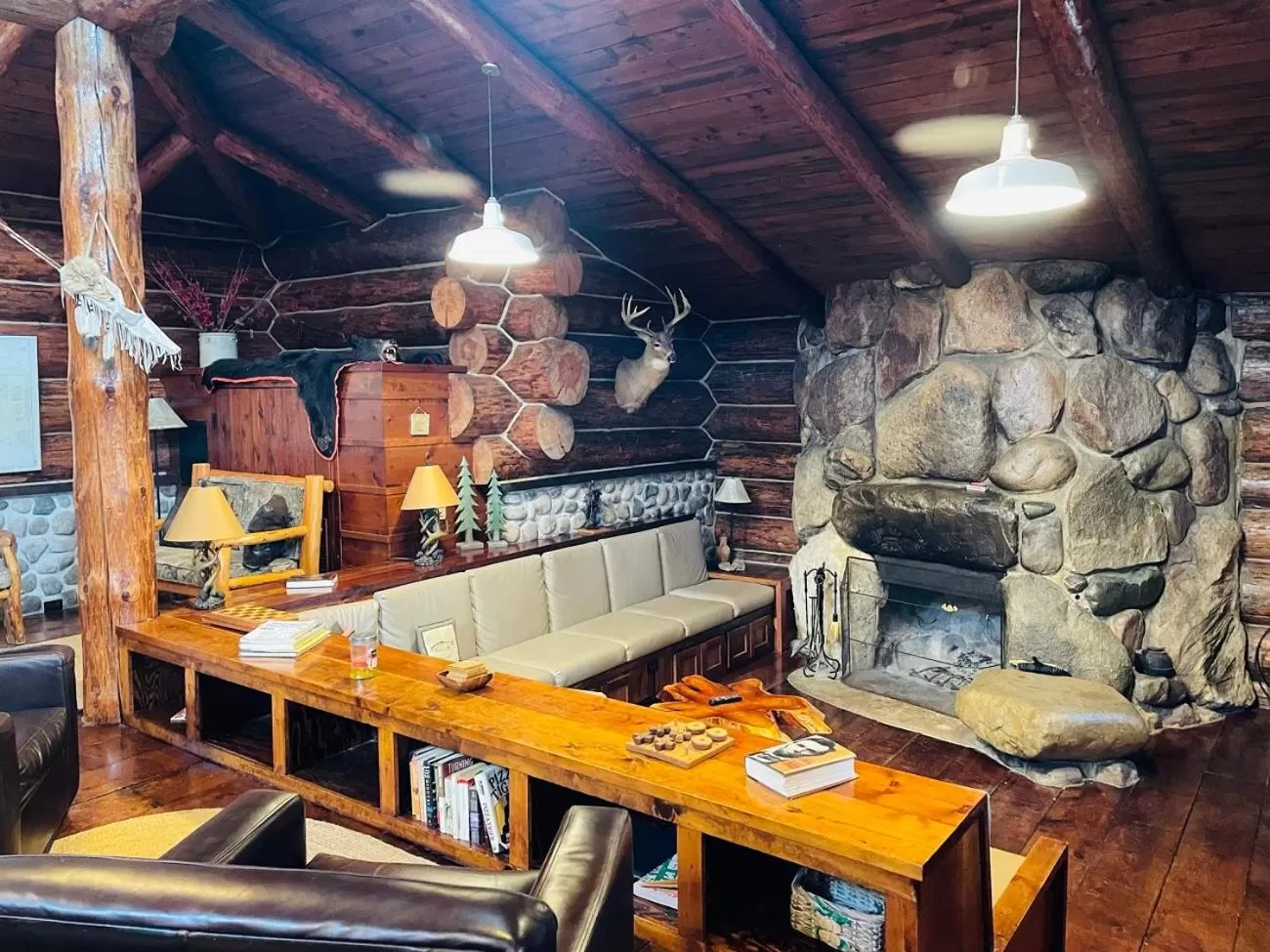 Living room in Drummond Island Resort