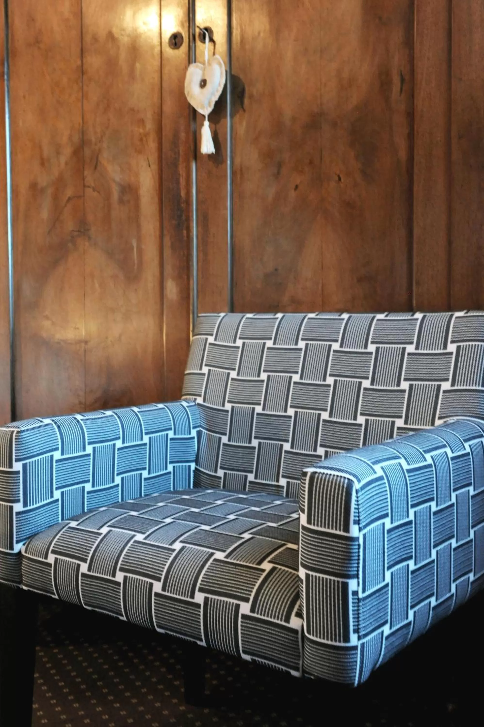 Decorative detail in Logis Hôtel du Chêne