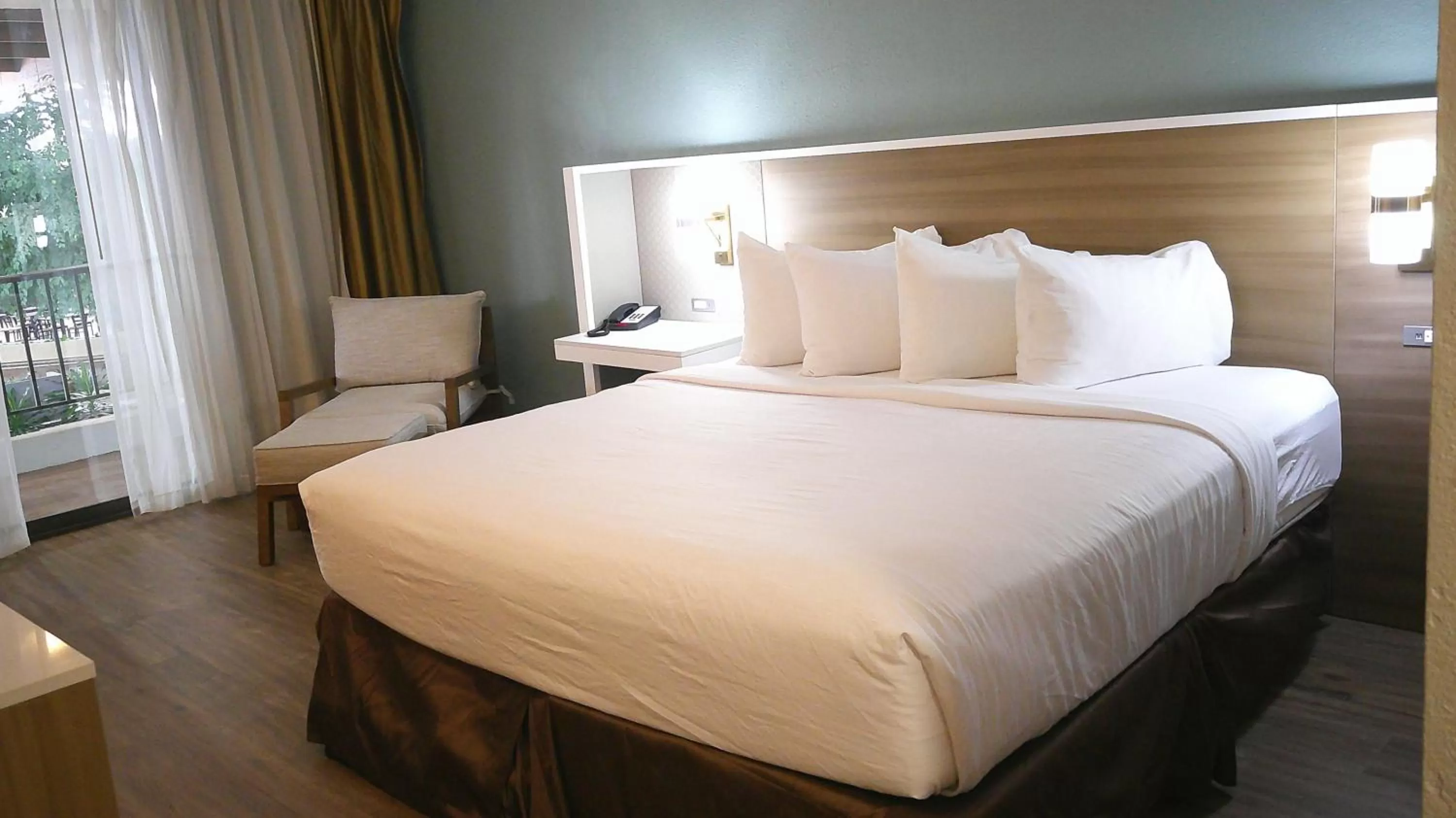 Bed in Wyndham Garden Detroit Metro Airport