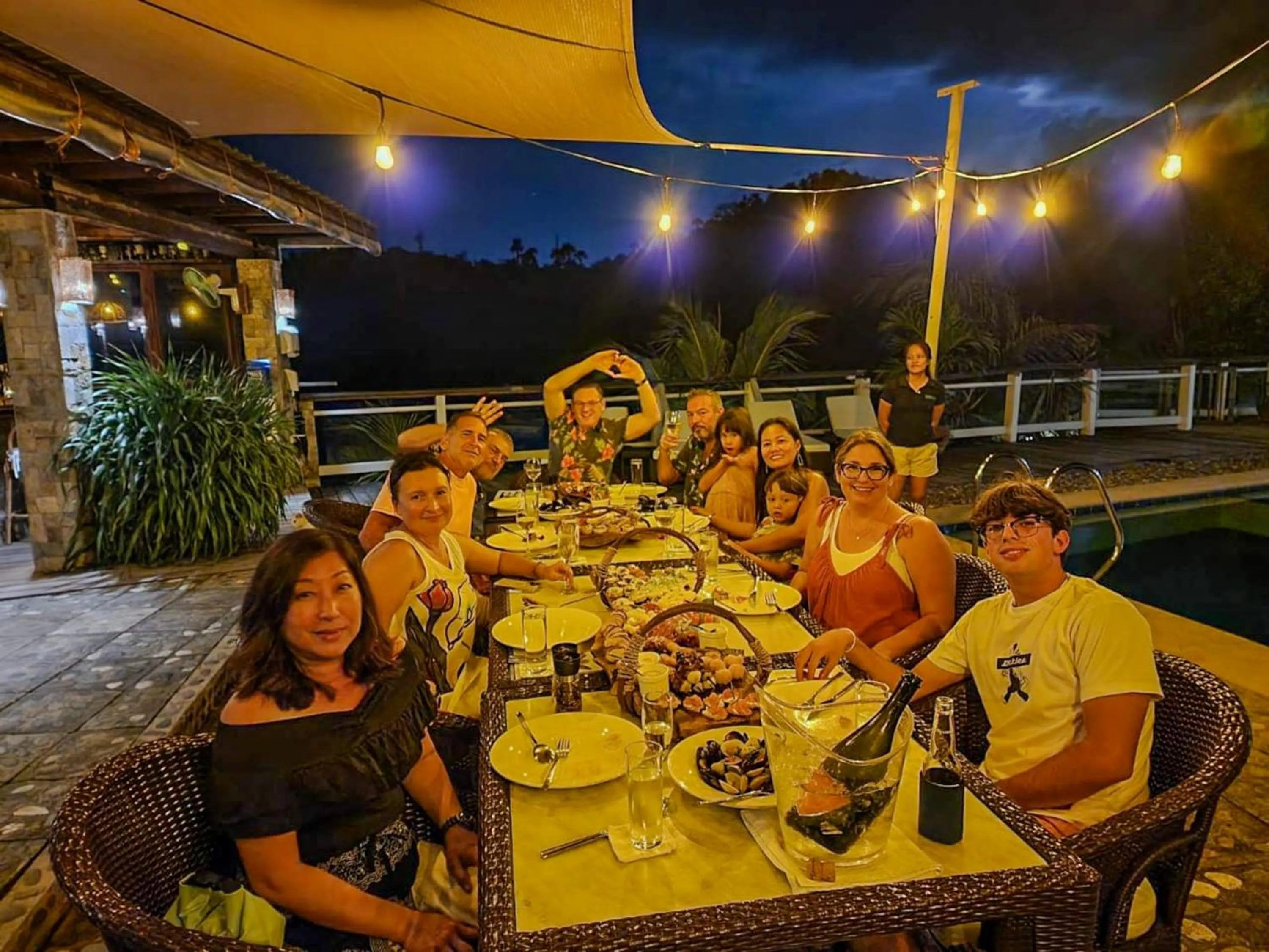 Restaurant/places to eat in Edgewater Dive & Spa Resort